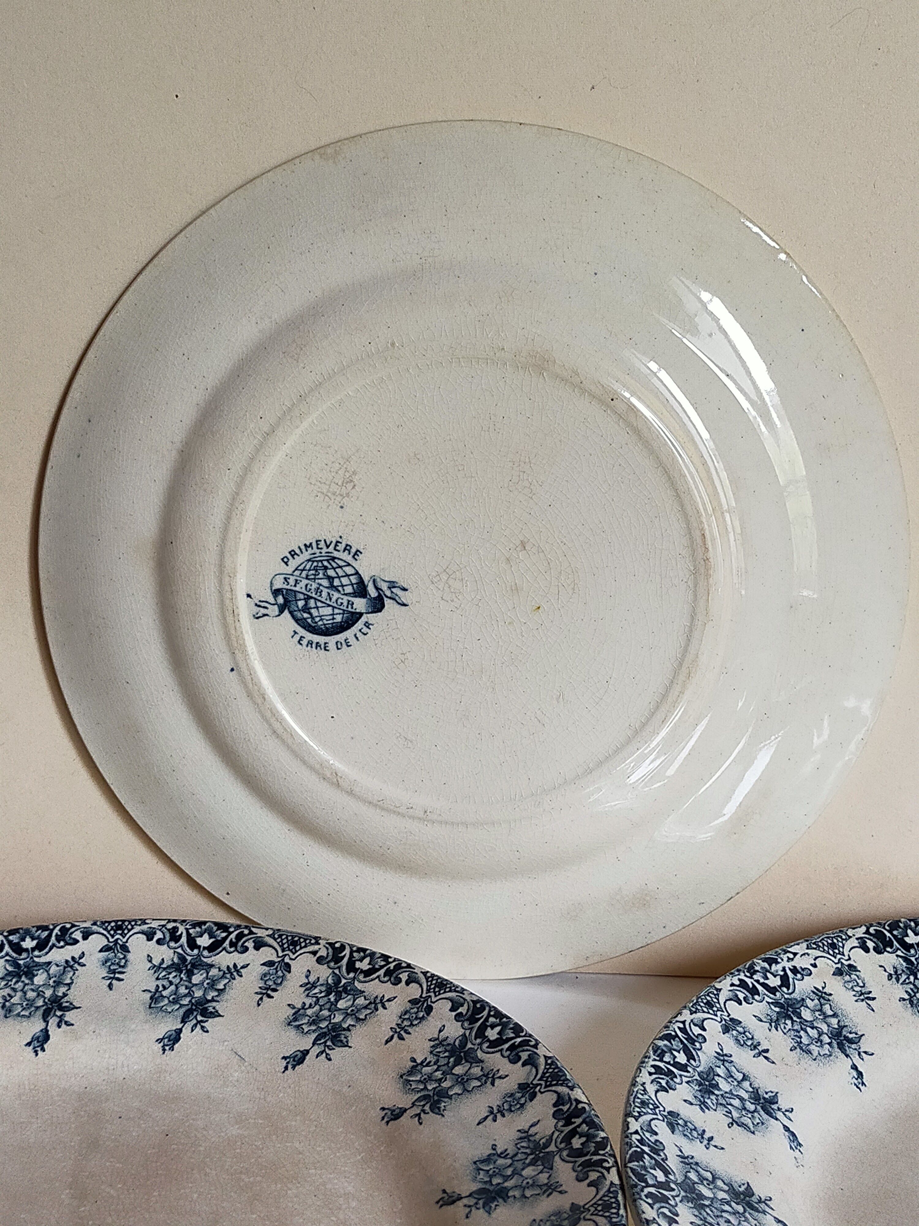 Three iron earth plates at the end of the 19th service "Primevère"