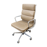 Armchair Charles and Ray Eames ea 219 edition Vitra taupe leather