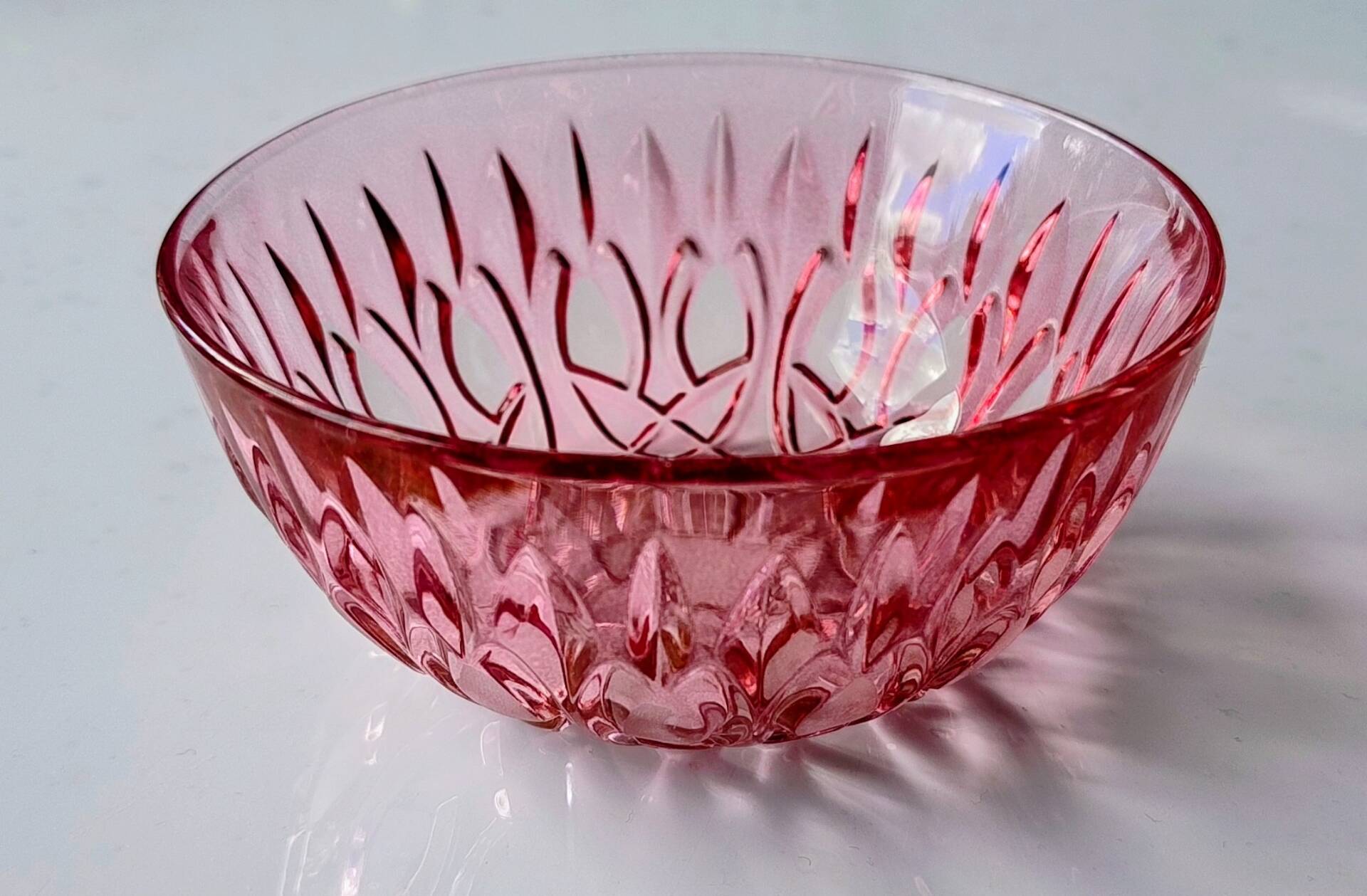 Small vintage pink glass bowl with floral decoration – French 60s/70s