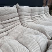 Ligne Roset Togo 3 places, 2 places et d'angle en velours côtelé beige