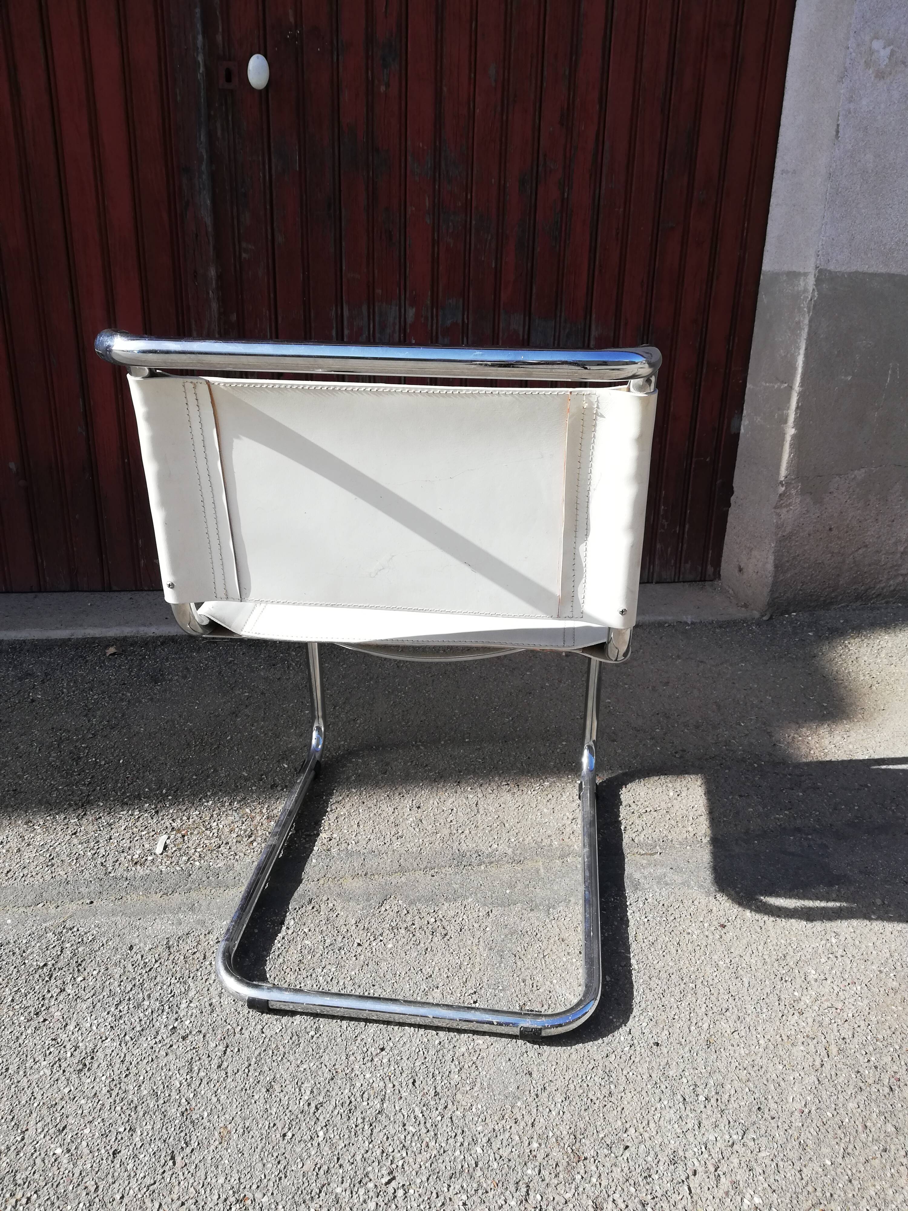 Chaise modèle B33 de Marcel Breuer cuir blanc