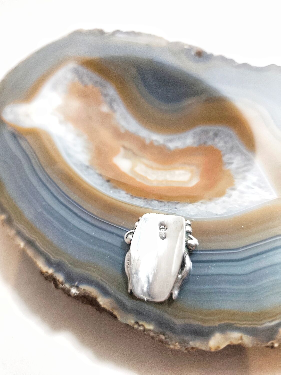 Cenicero de ágata y plata. España, 1970s.