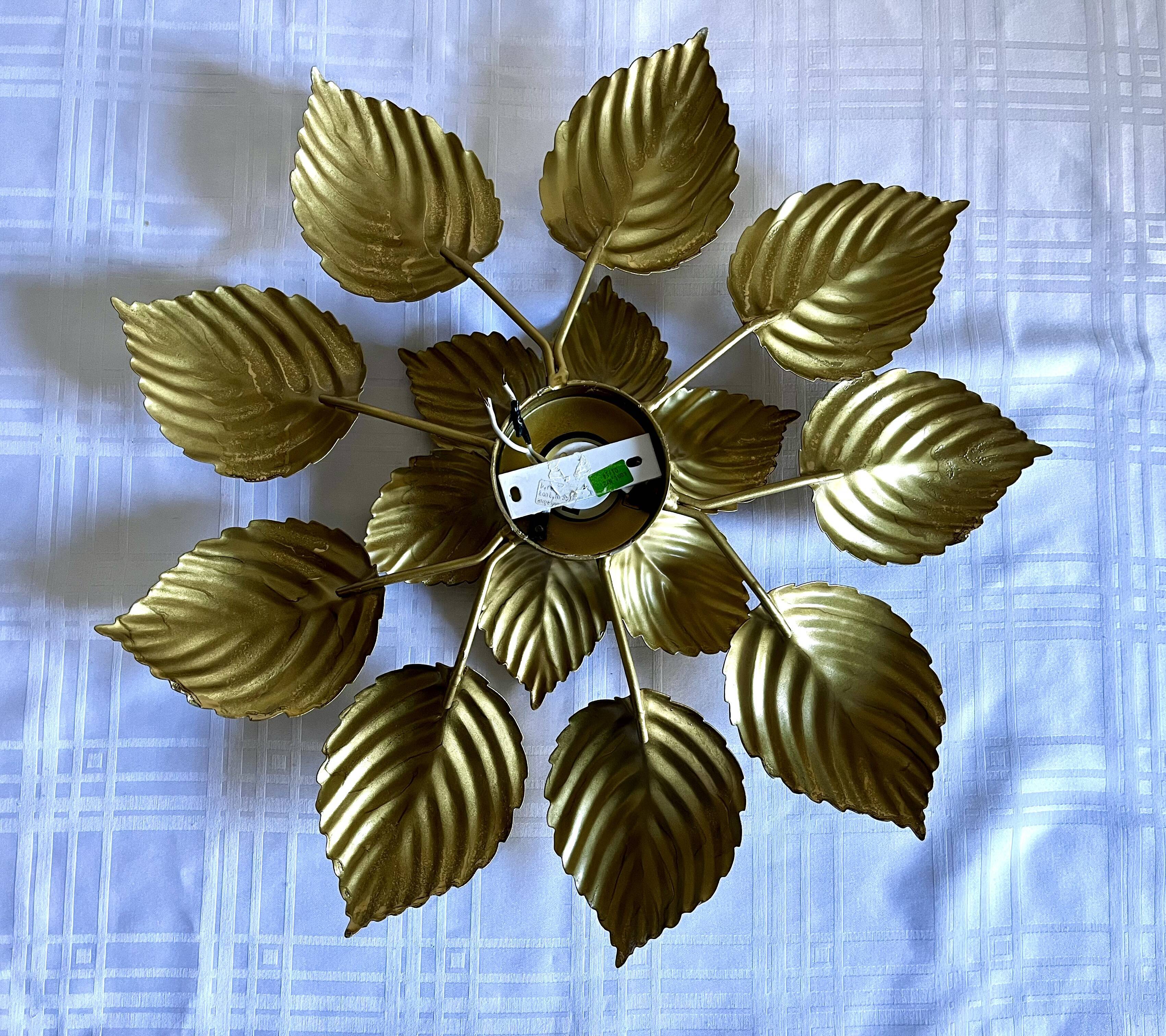 Wall lamp or ceiling lamp golden flower
