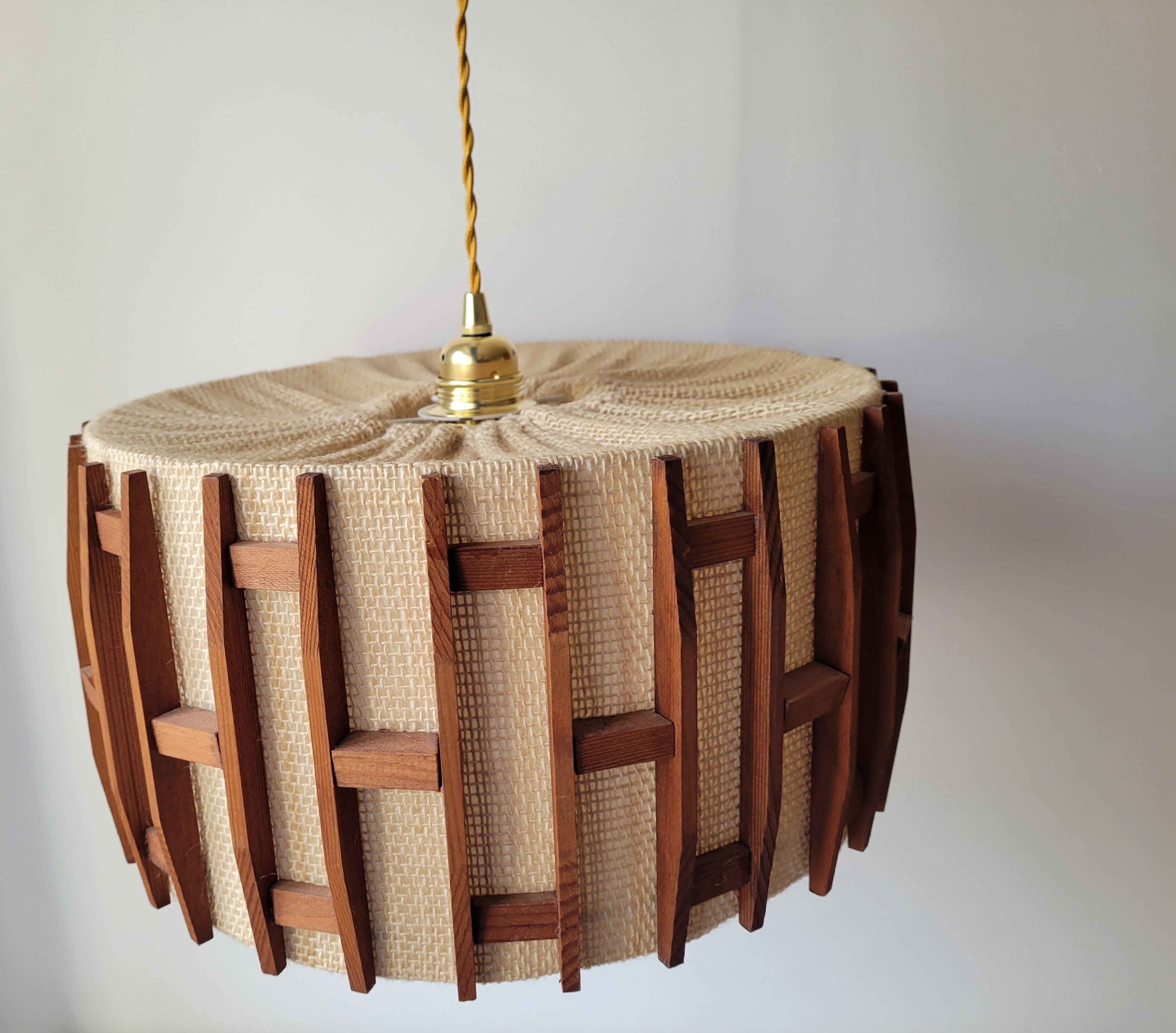 Scandinavian pendant lamp in wood and burlap