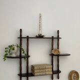Étagère murale en bois tourné