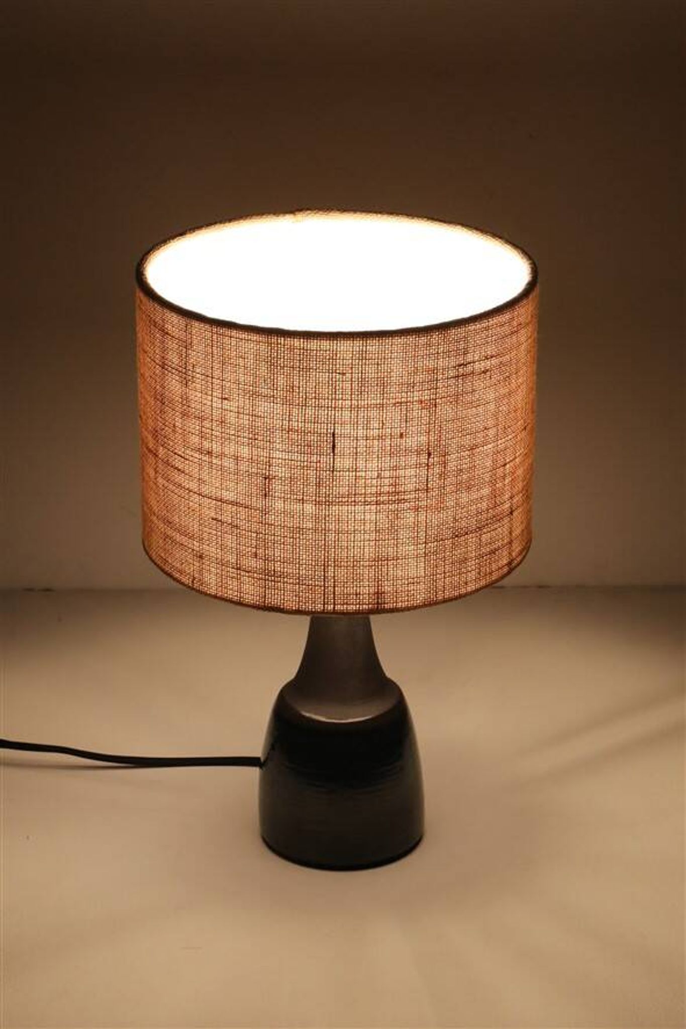 Søholm "1040" table lamp with jute lampshade / ceramic / mid-century / Danish modern design / 1960s / 1970s / Cloos & Co.