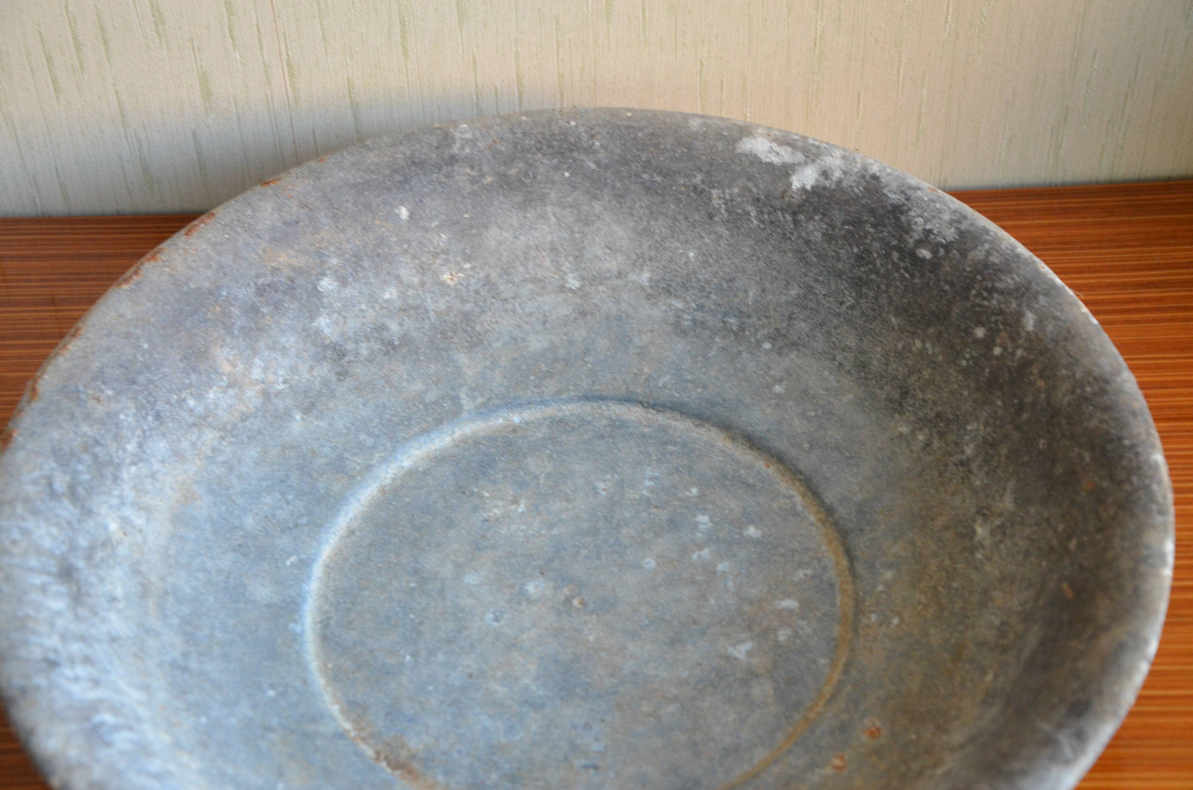 Zinc saucer
