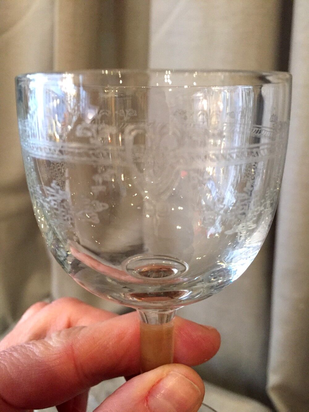 6 glasses on foot for cooked wine or port in glass with a pretty frieze