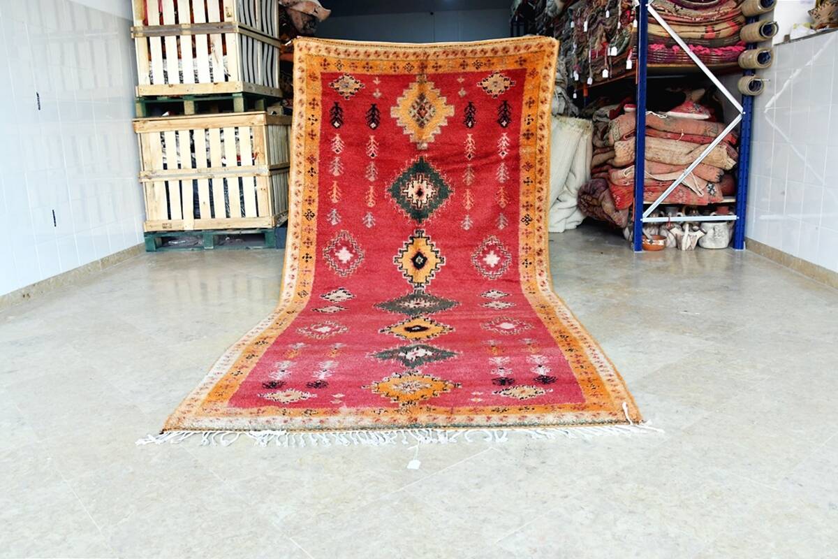 Moroccan Berber rug Taznakht vintage 300 x 145 cm Excellent condition