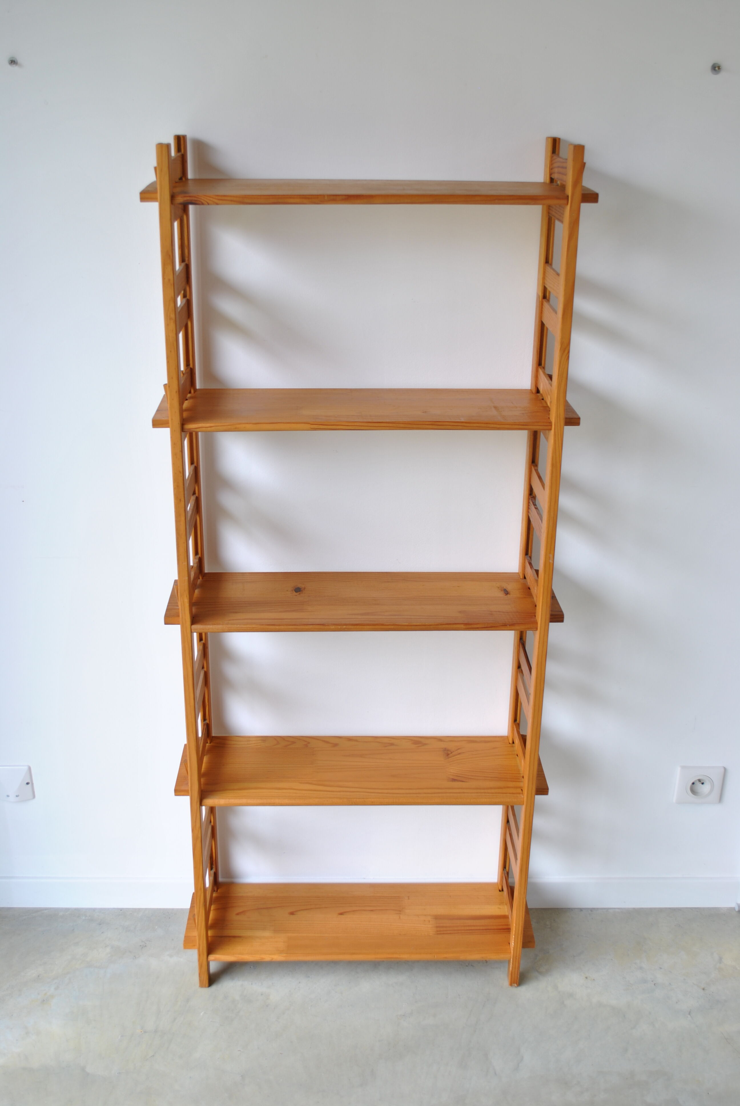 Vintage shelf to lay 1970