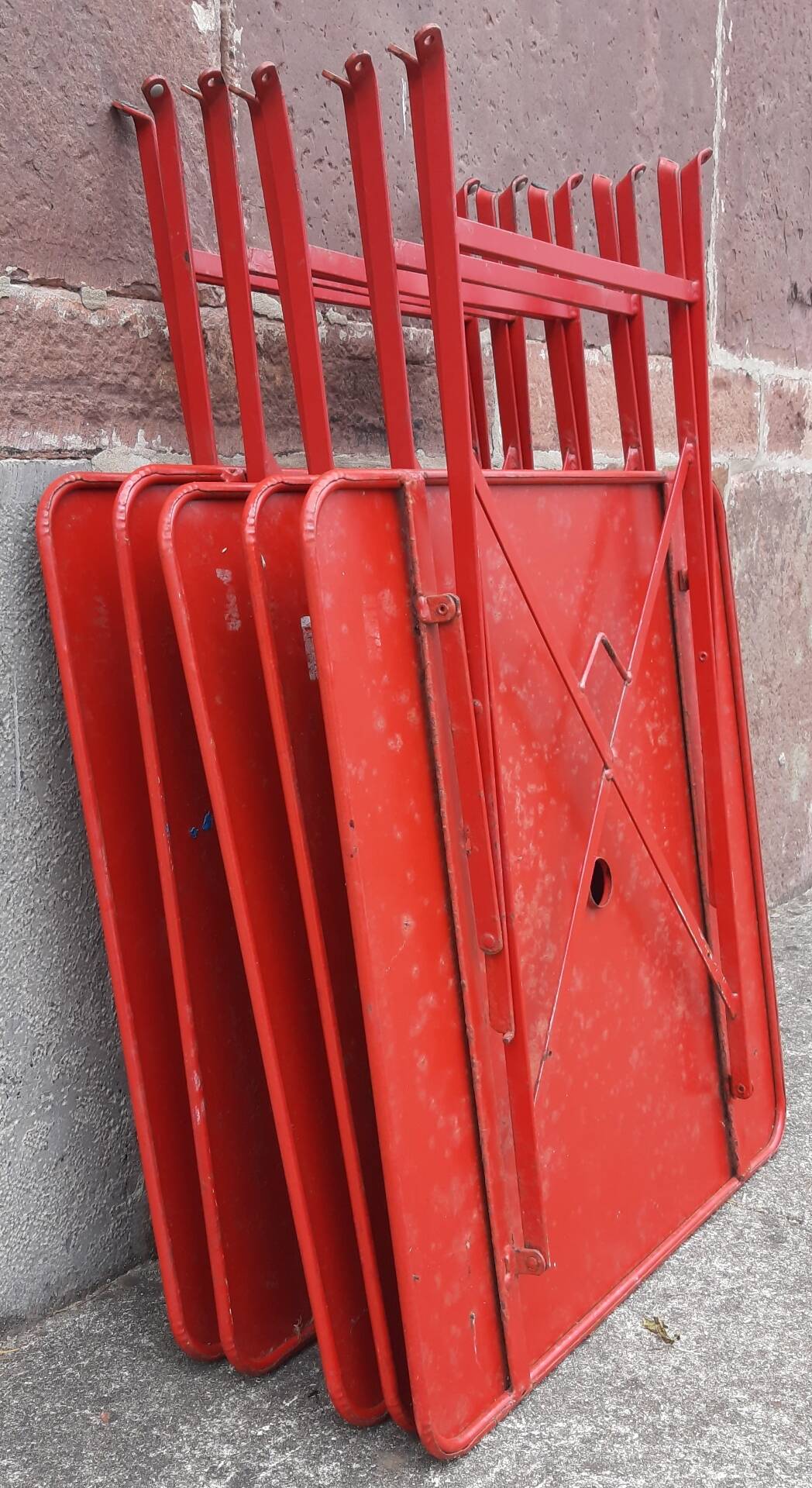 Folding bistro or garden table, made of metal. (Individually or in sets)
