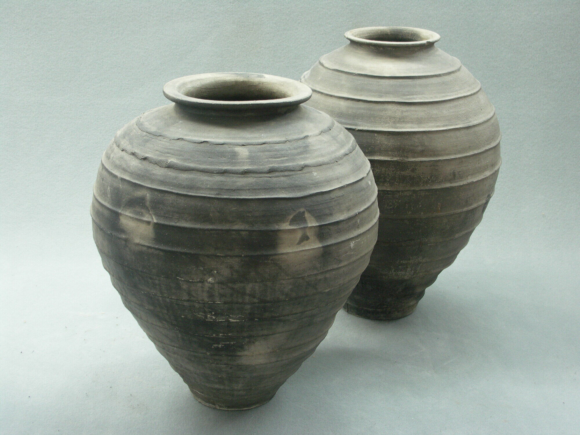 Lots of two large African "vases", artidirty manufacture of Ghana