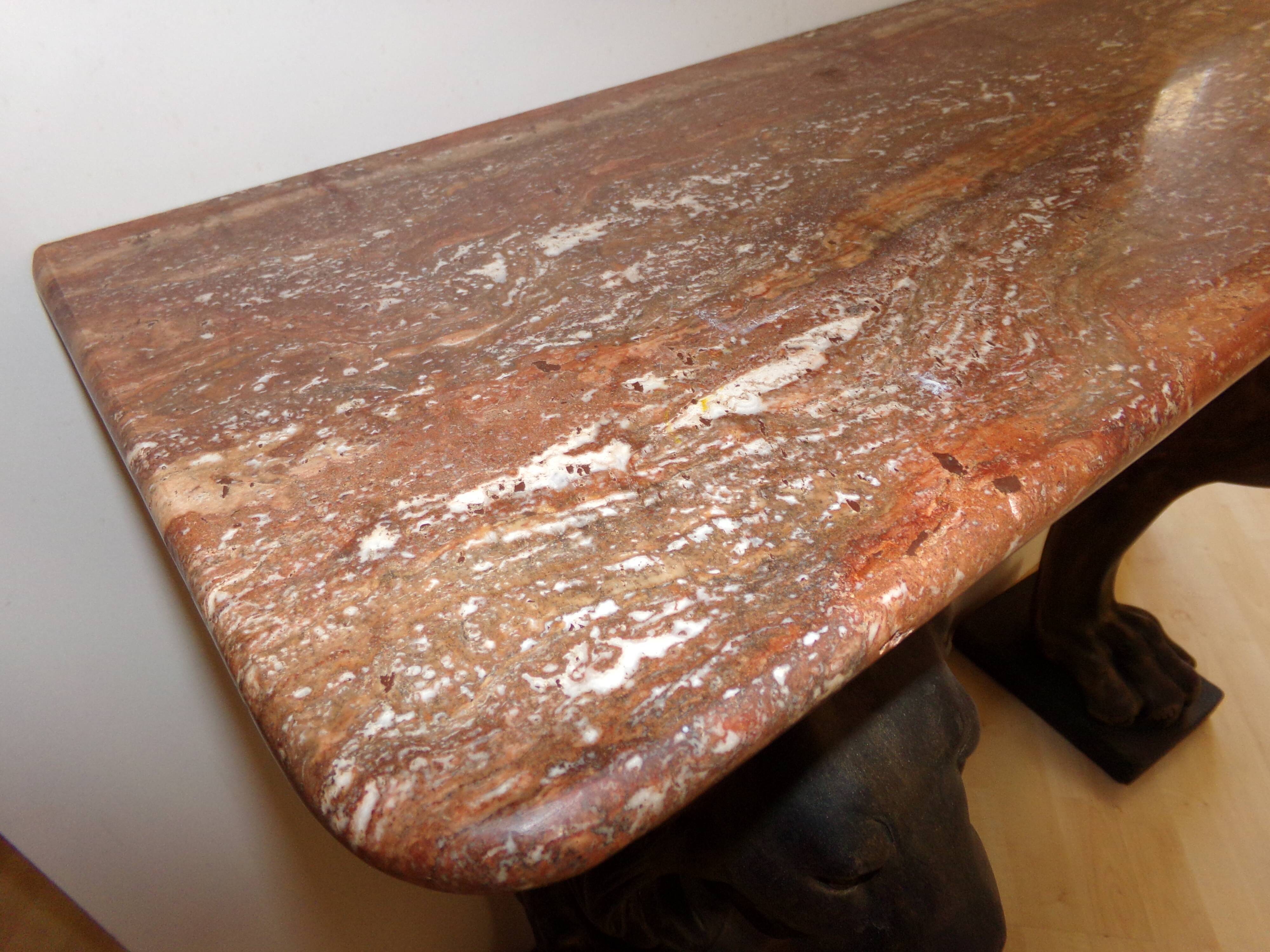 Console en marbre sur pieds lions