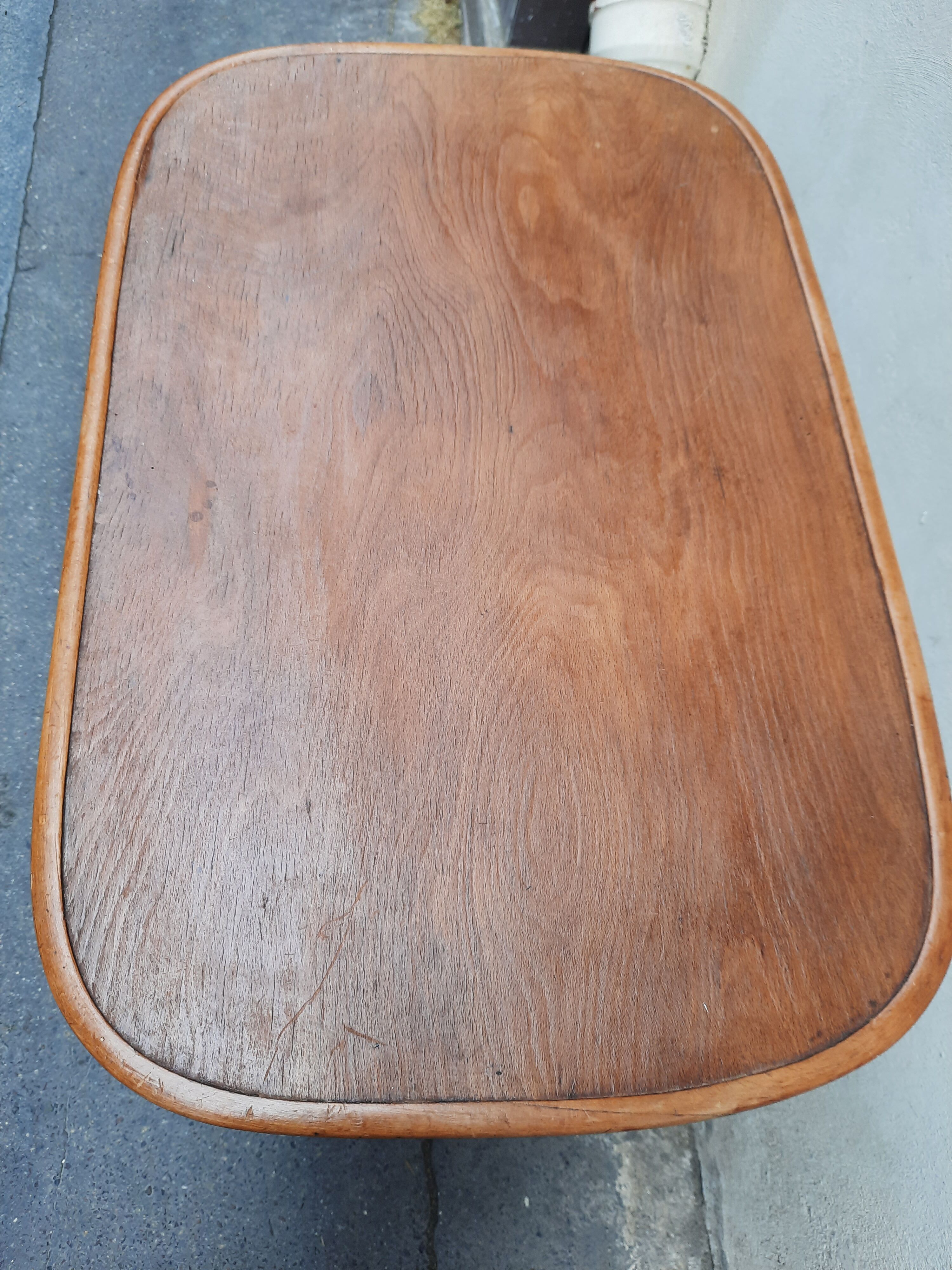 Serving table