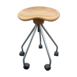 Stool metal structure adjustable in height on wheels