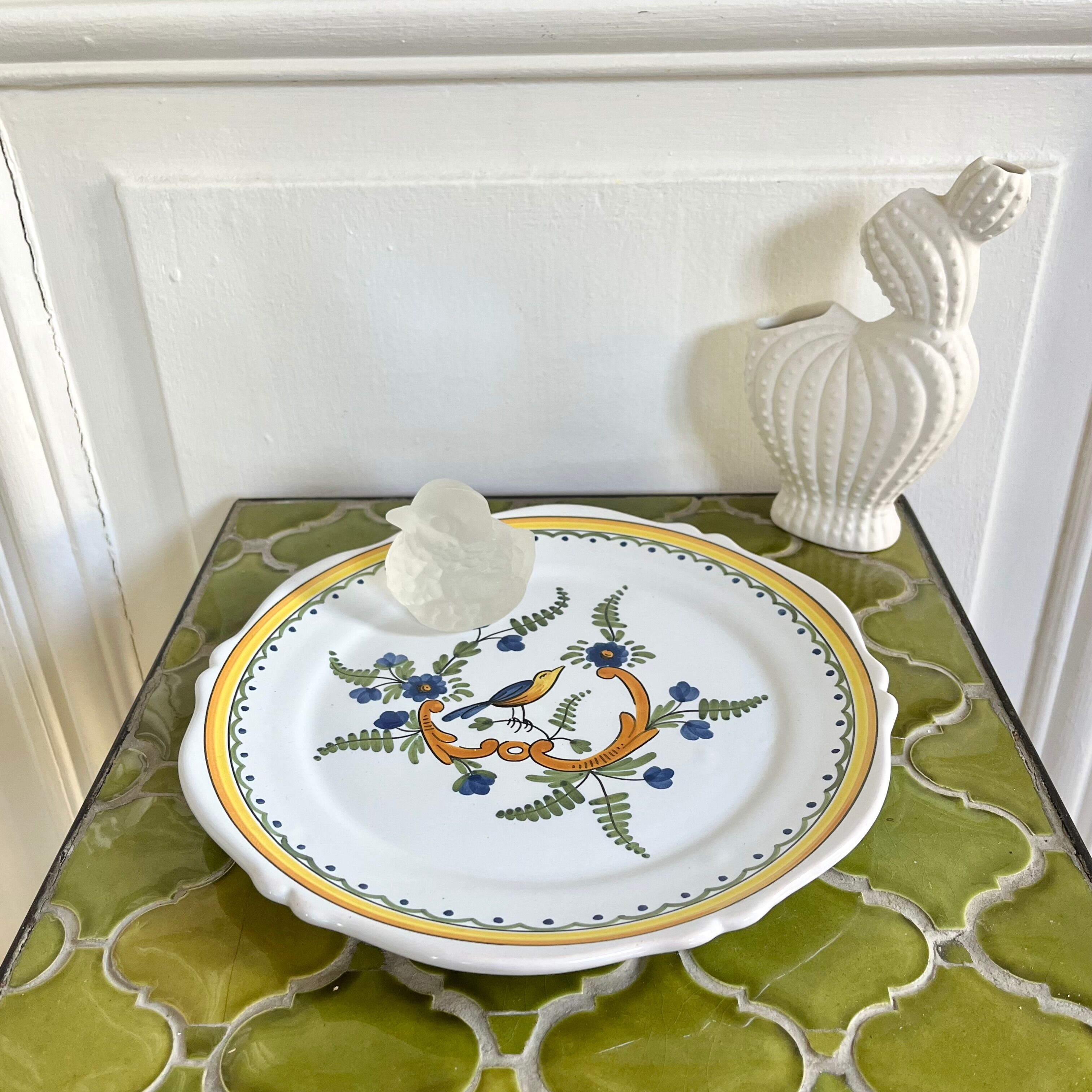 Decorative ceramic plate