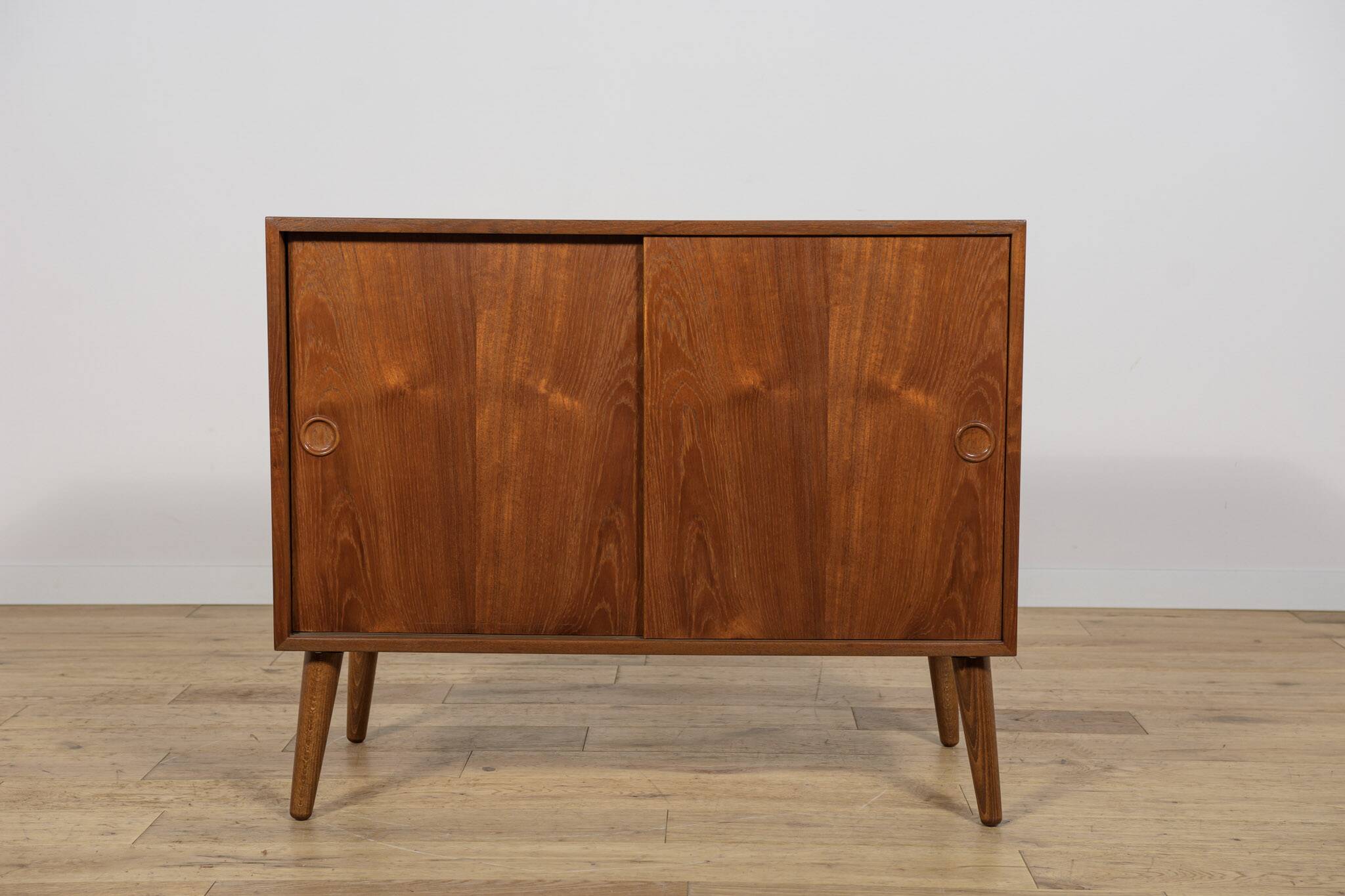 Petit buffet en teck du milieu du siècle de Feldballes Møbelfabrik, Danemark, 1960