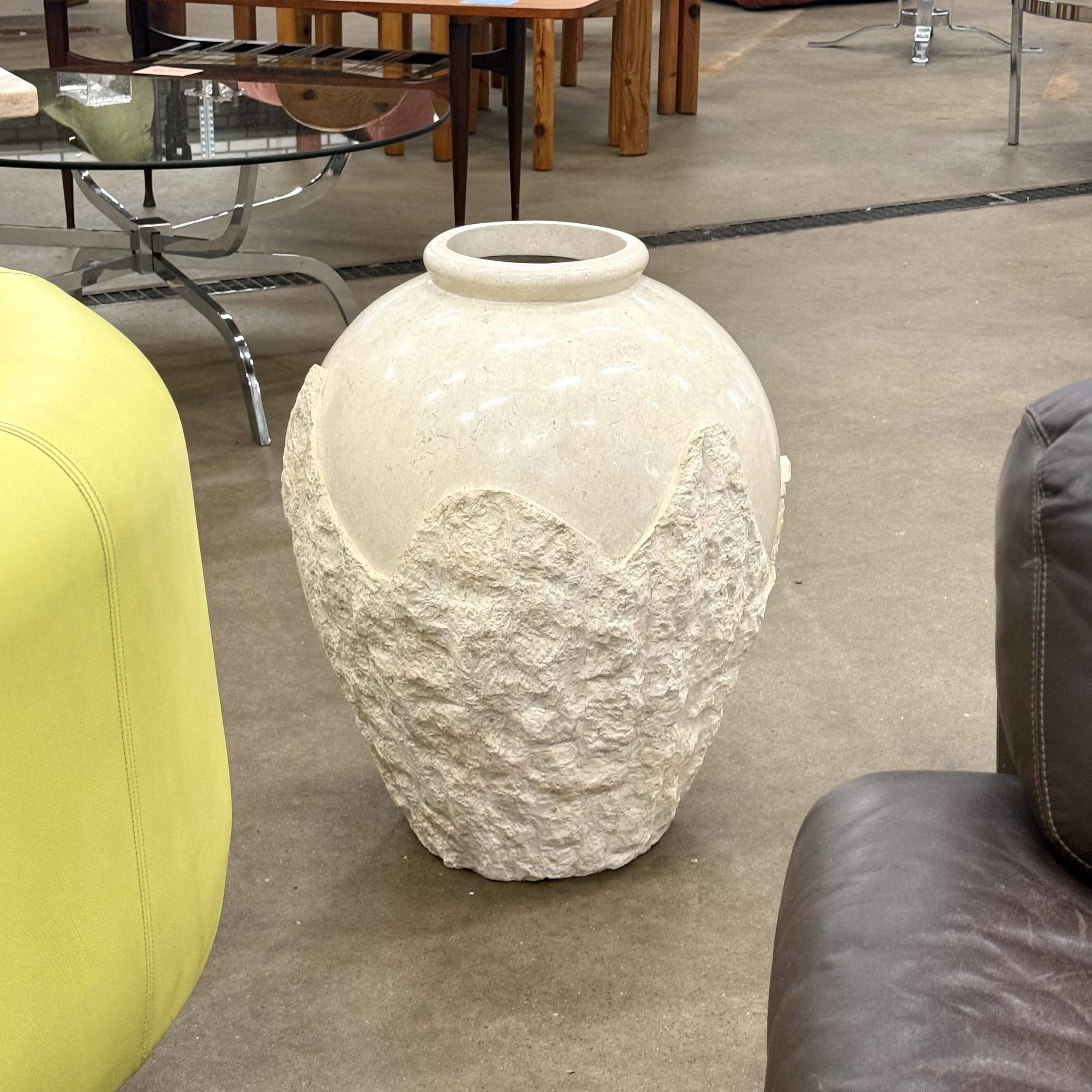 Grand vase de sol vintage en pierre de Mactan