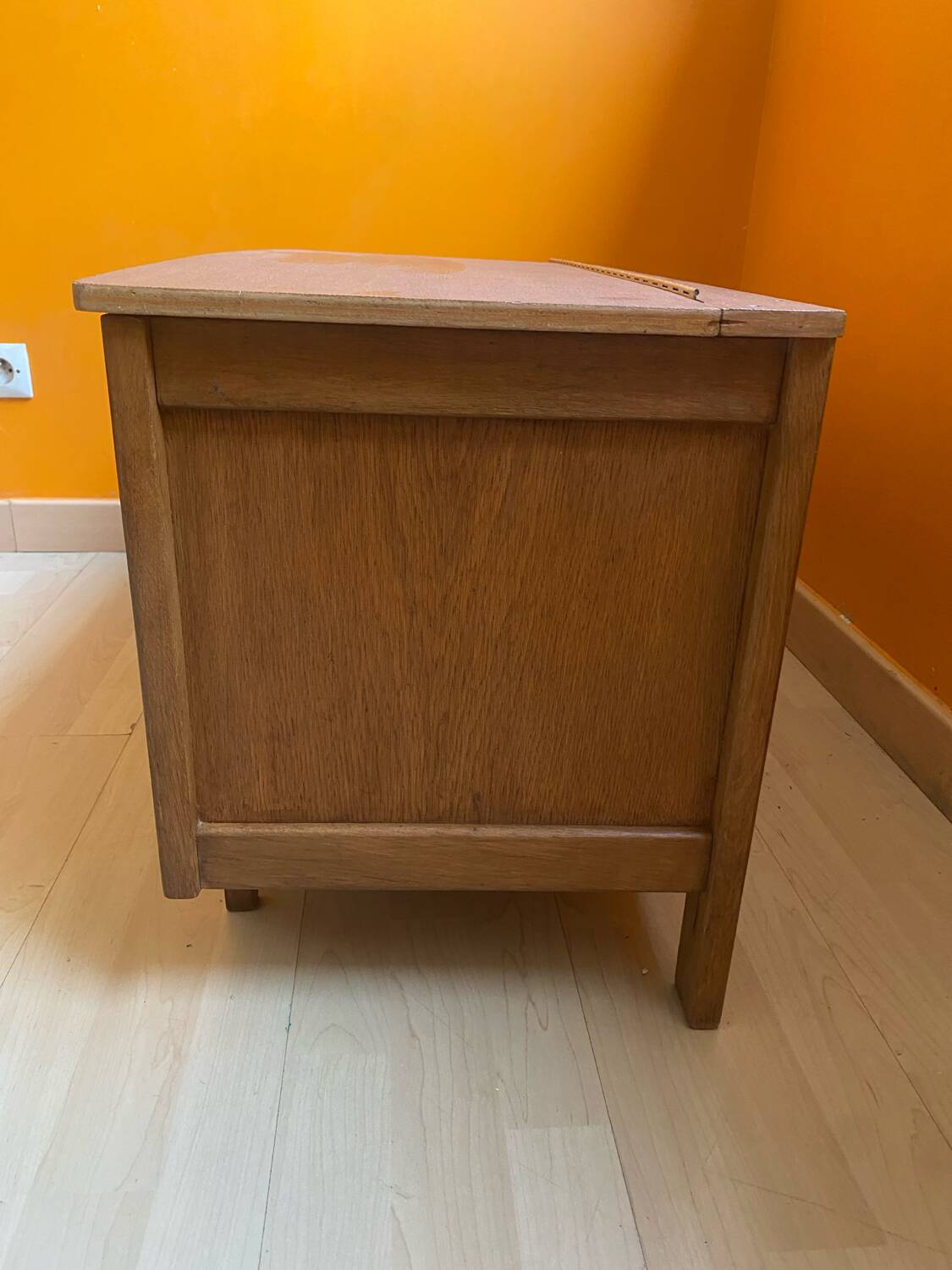 Coffre en bois et rotin