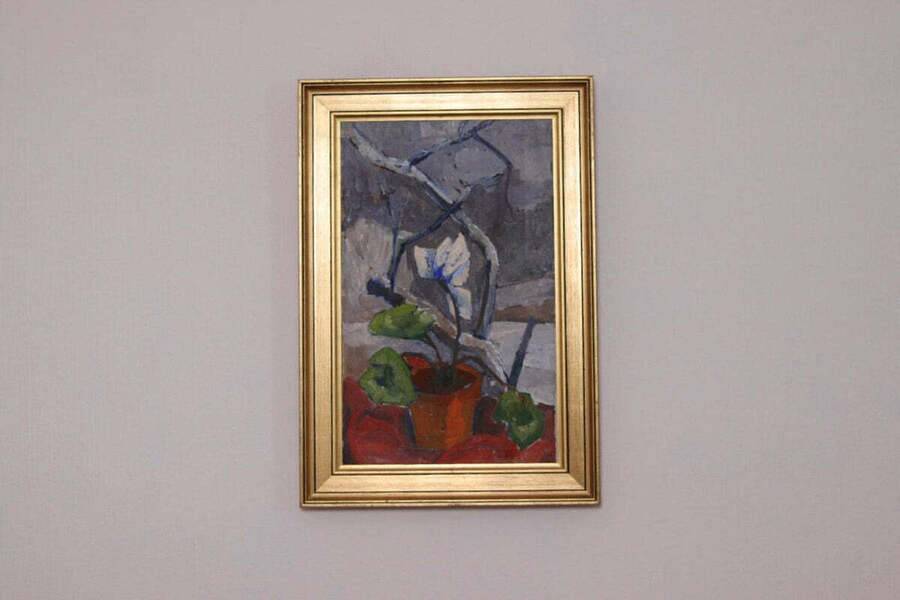 Original Swedish oil on canvas – “Winter Cyclamen” by Majken Bergvin (1922–2012) – 1965 – vintage & framed – 62 × 43 cm