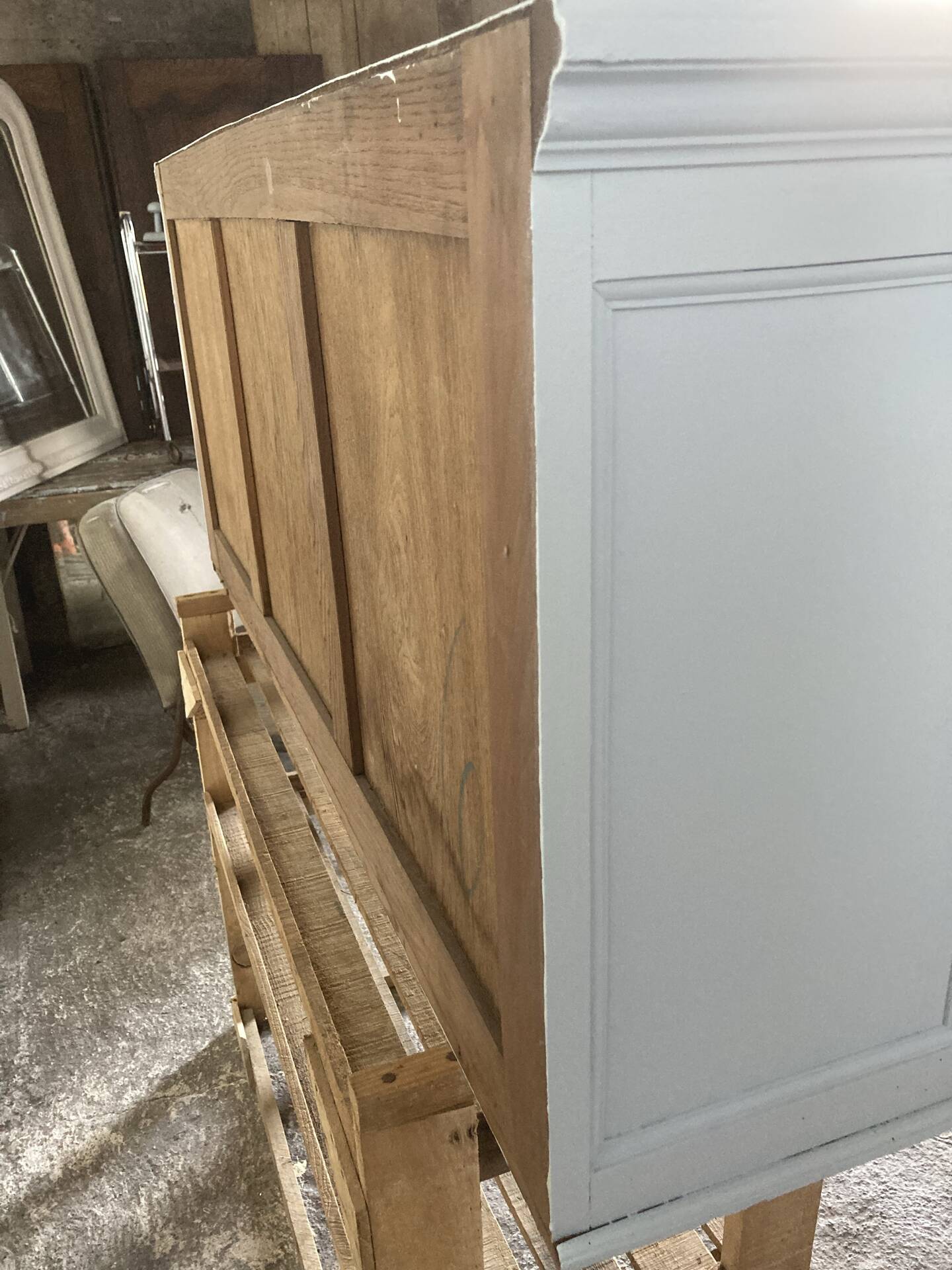 Hanging cupboard from the 1930s-1940s