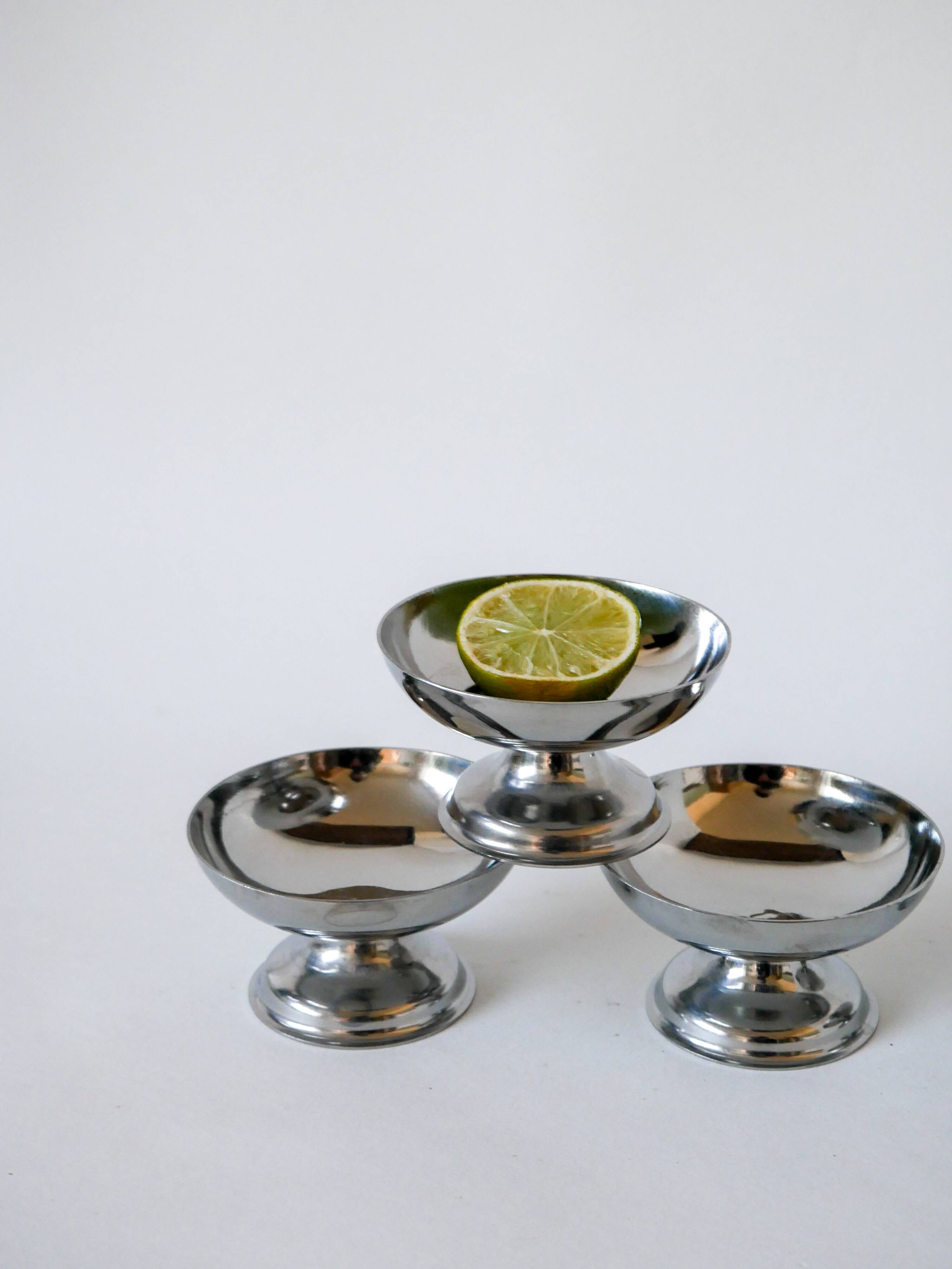 Set of 4 low stainless steel bowls 1970 9 x 5 cm