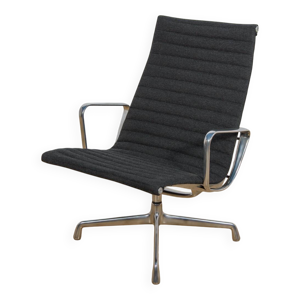 fauteuil EA124 par charles - ray