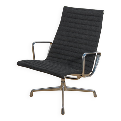 Fauteuil EA124 par Charles et Ray Eames pour Herman Miller, États-Unis, années 1980.