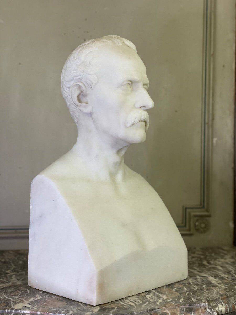Male bust in Carrara marble, 19th century