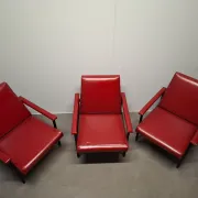Ensemble de 3 fauteuils rouges de style mid-century moderne, Tchécoslovaquie, années 1970.