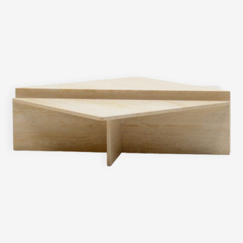 Table basse triangle travertin Up&Up, Italie années 70.