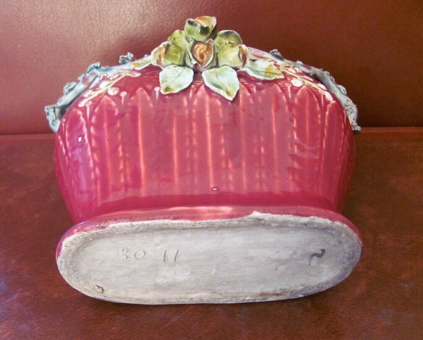 Garden cover in red slurry decorated with flower buds