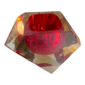 Cendrier rouge en cristal taillé