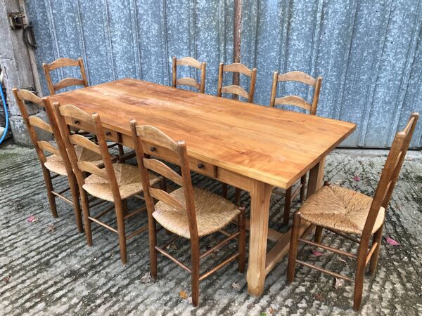 Table de ferme vendéenne à barre à chat avec 2 tiroirs en cerisier massif