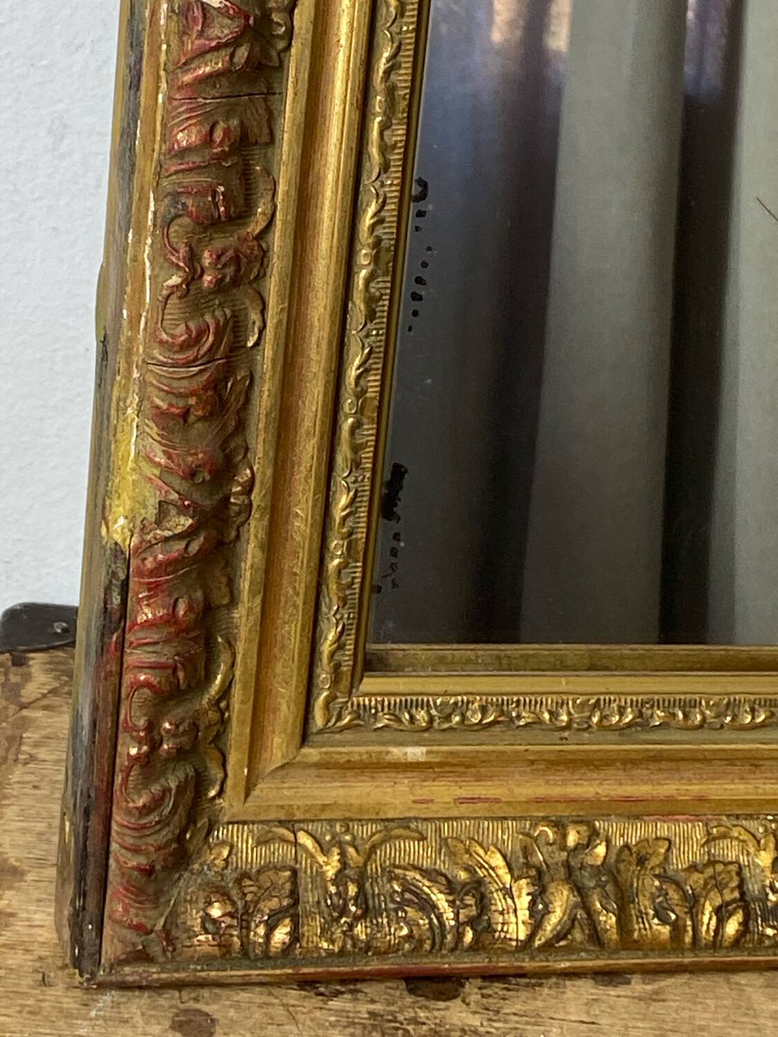 Antique mirror in carved gilded wood