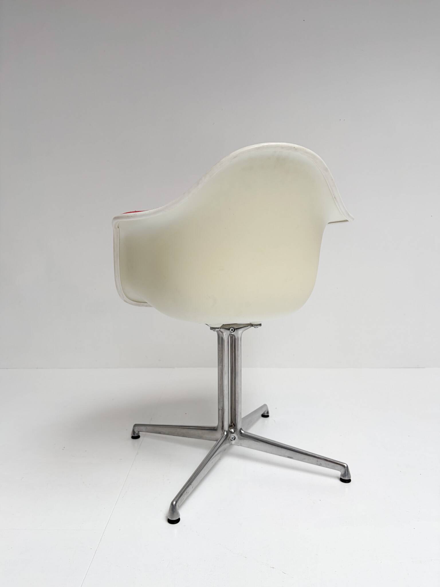Fauteuil DAL par Charles et Ray Eames pour Vitra, années 2010.