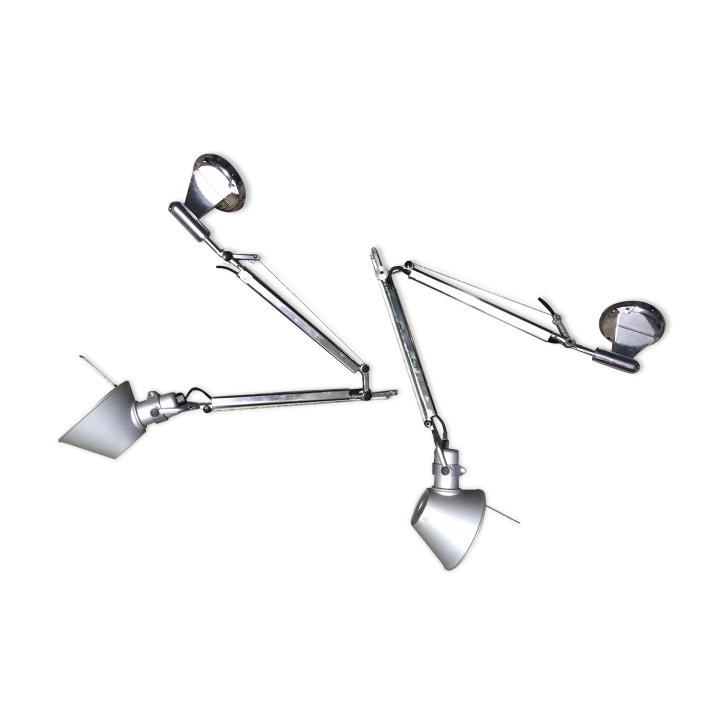 Pair of Tolomeo Tavolo lamps with their wall mount