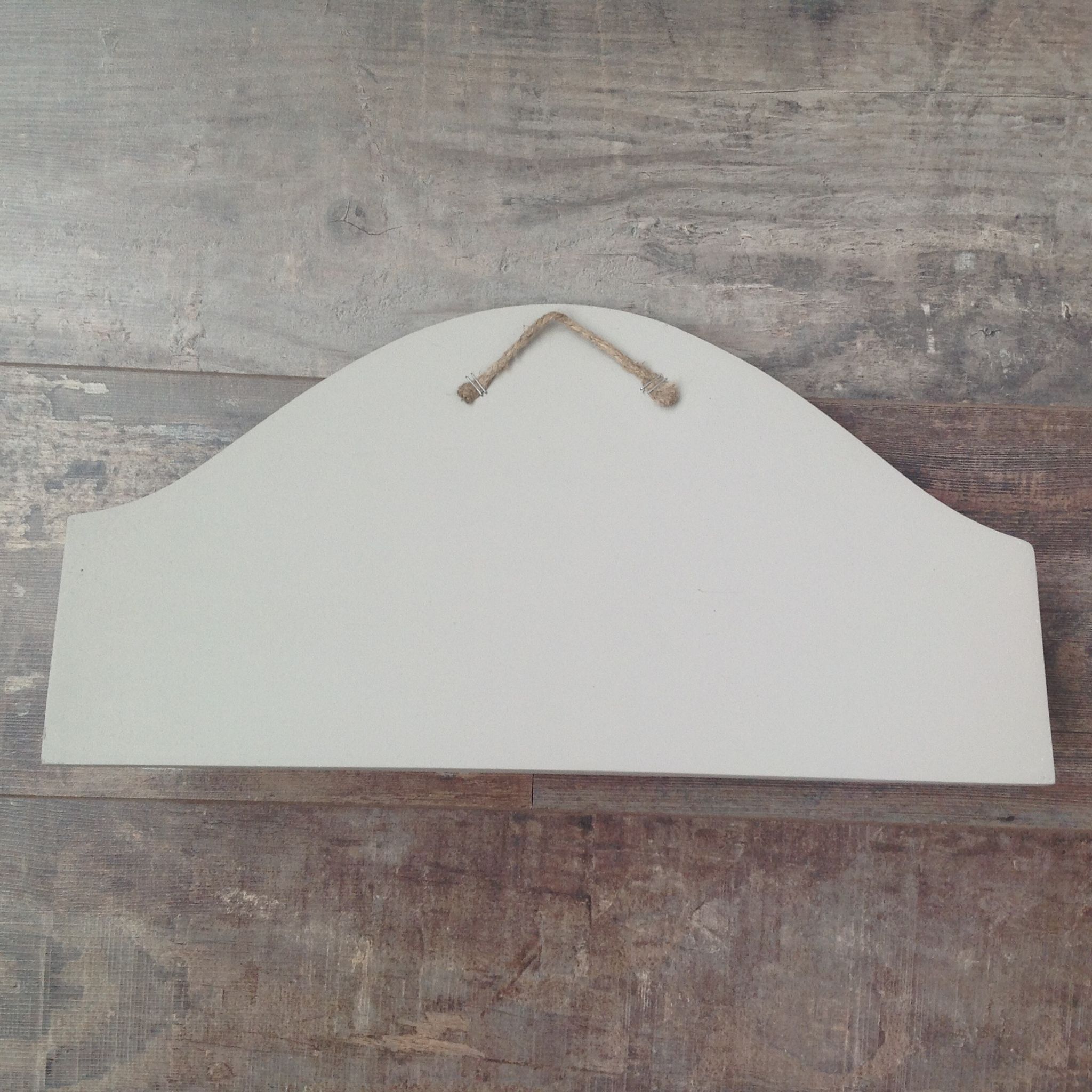 Wall coats door