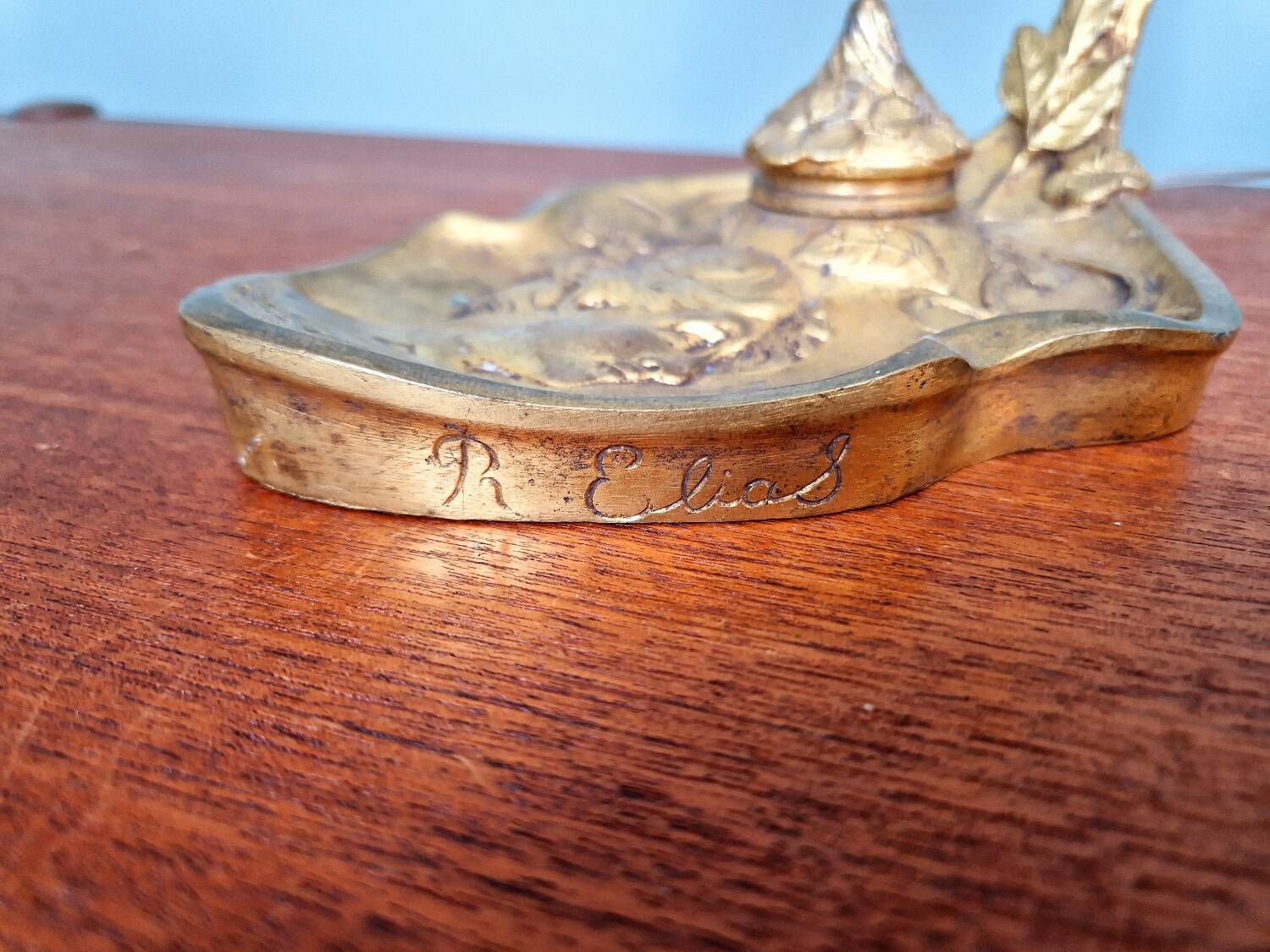 Art Nouveau table lamp in gilded bronze and opalescent glass