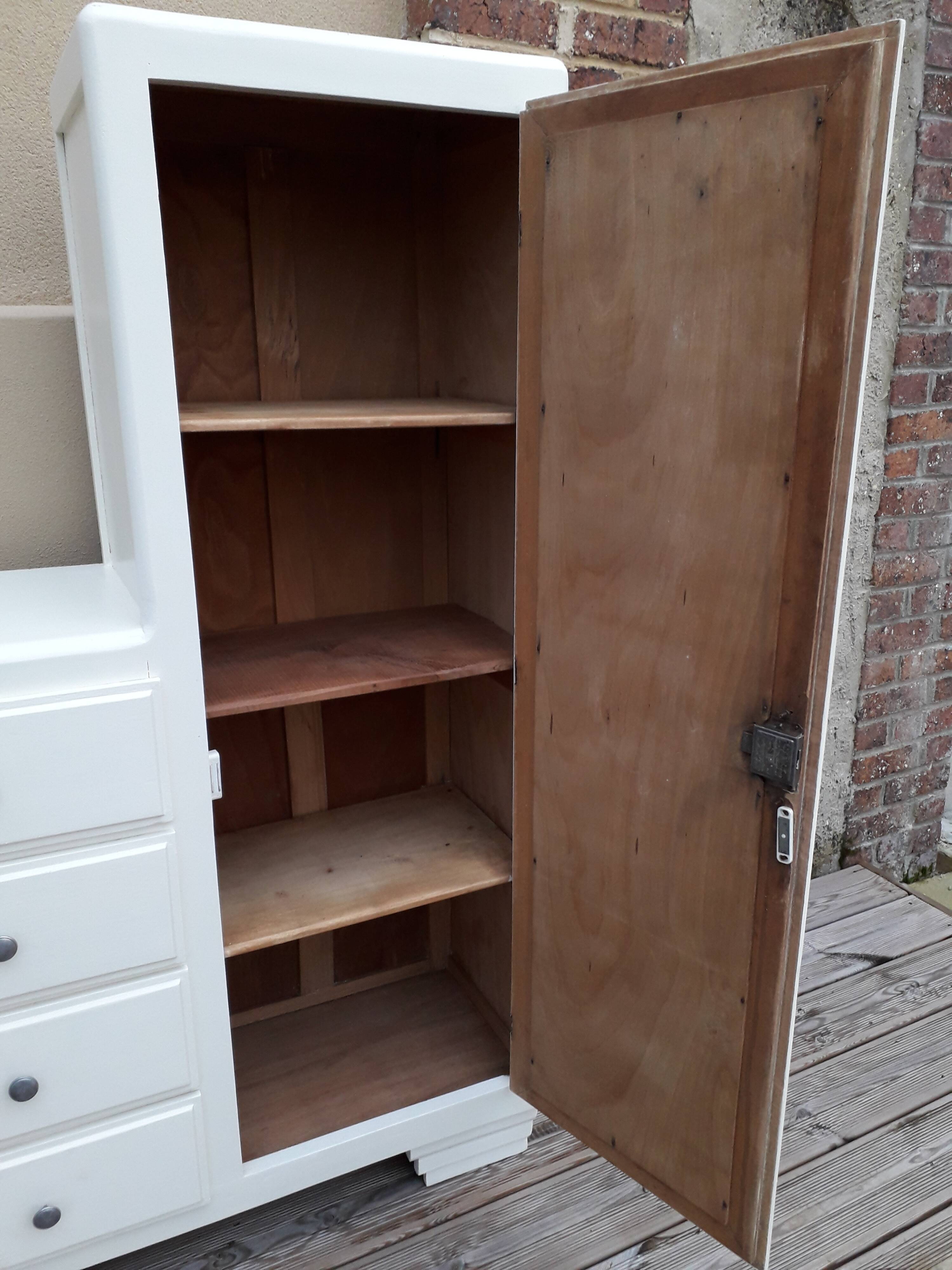 Asymmetrical cabinet