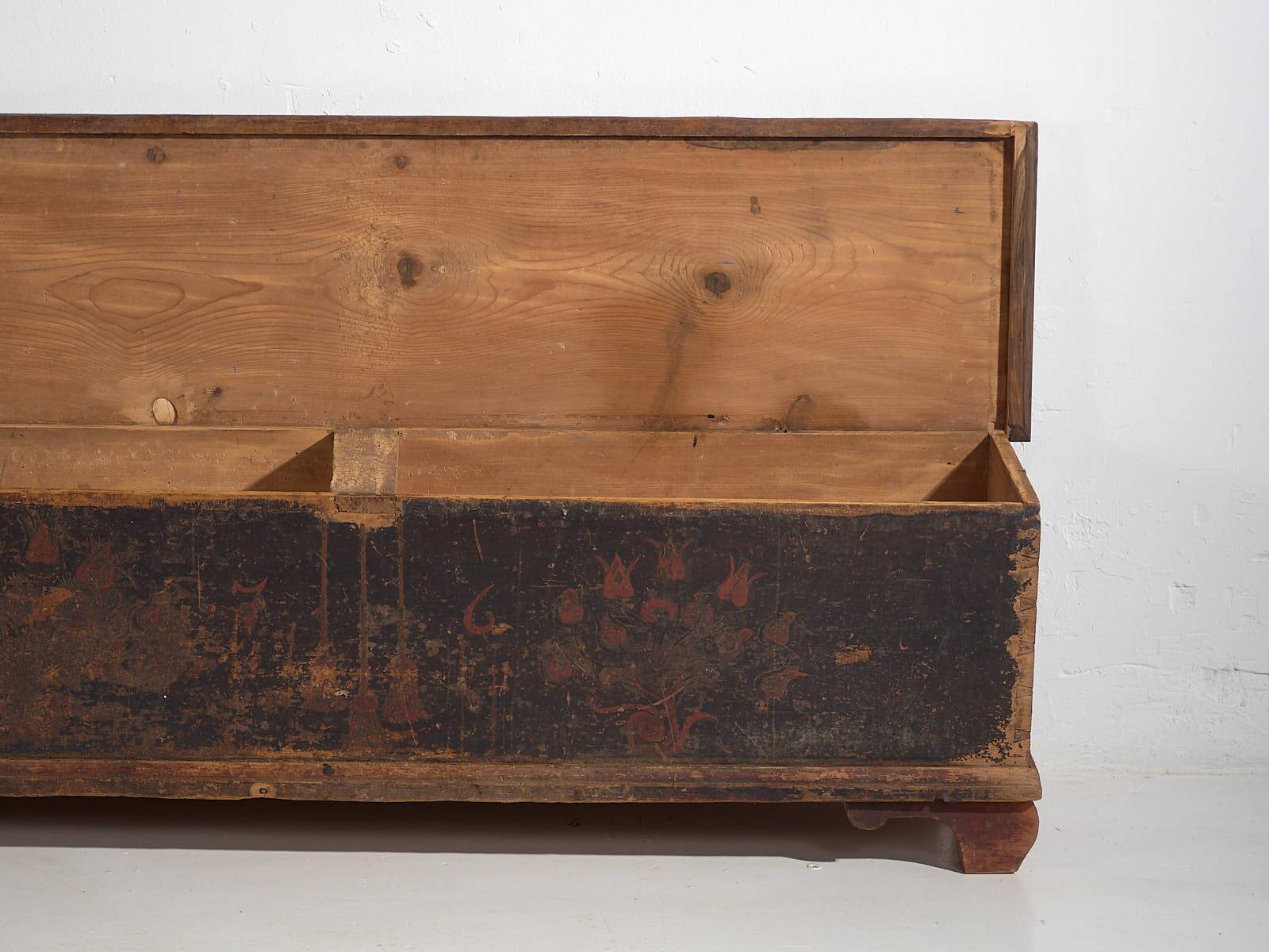 Antique long trunk painted with floral motifs (Year 1876) #1