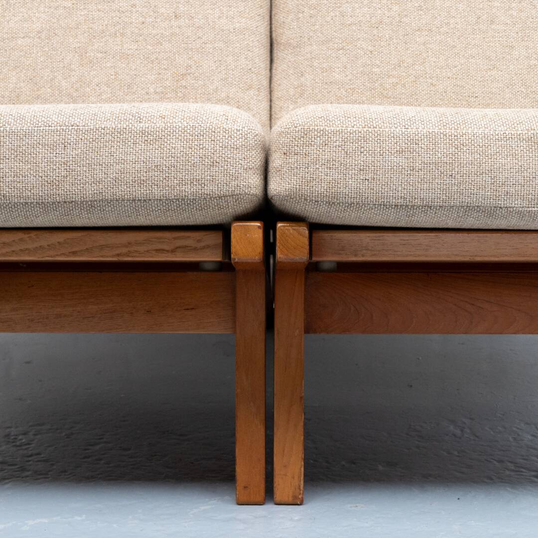 GE-375/2 Two-seater Sofa by Hans Wegner for Getama