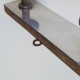 Porte manteau rétro vintage 4 patères en aluminium sur structure en bois