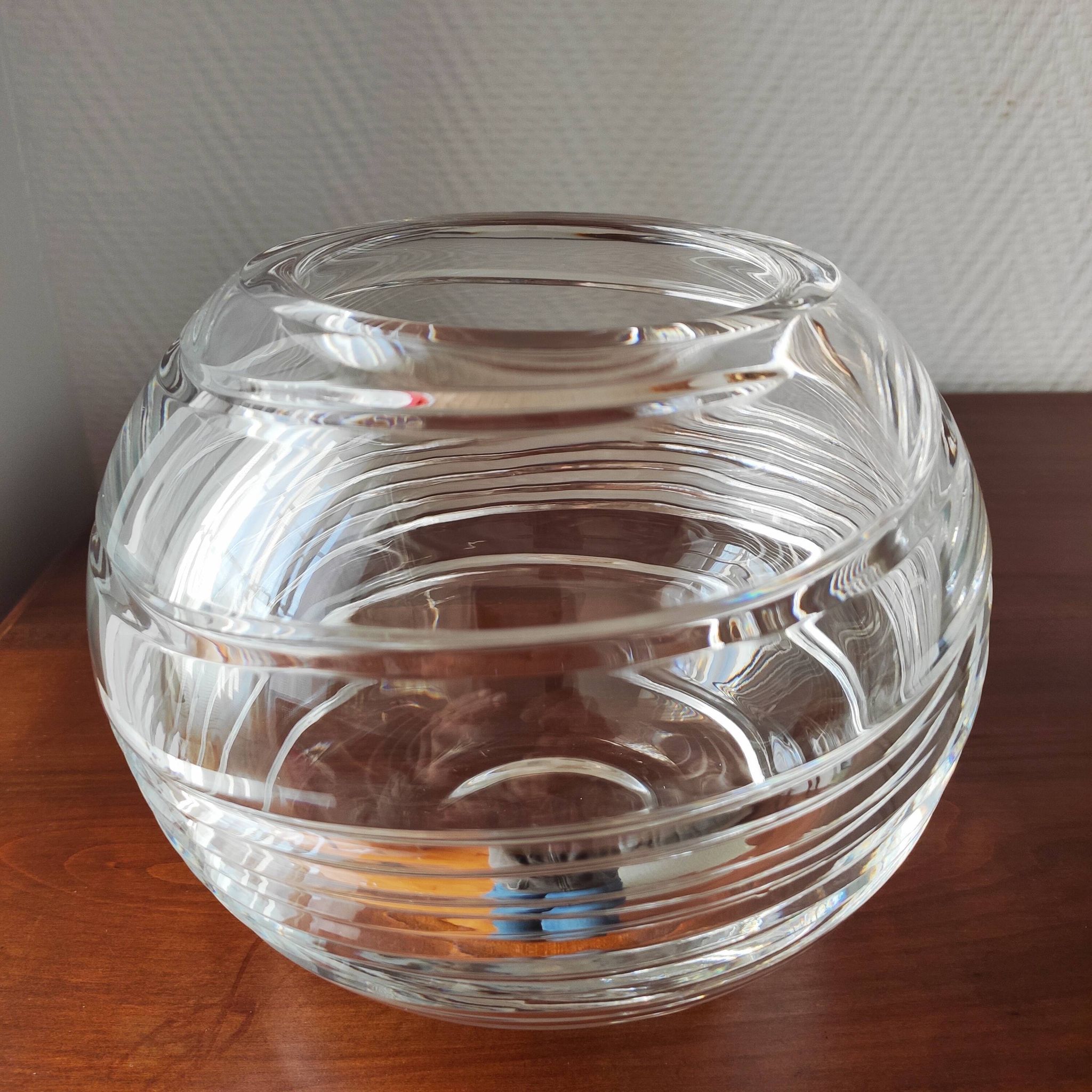 Round crystal vase