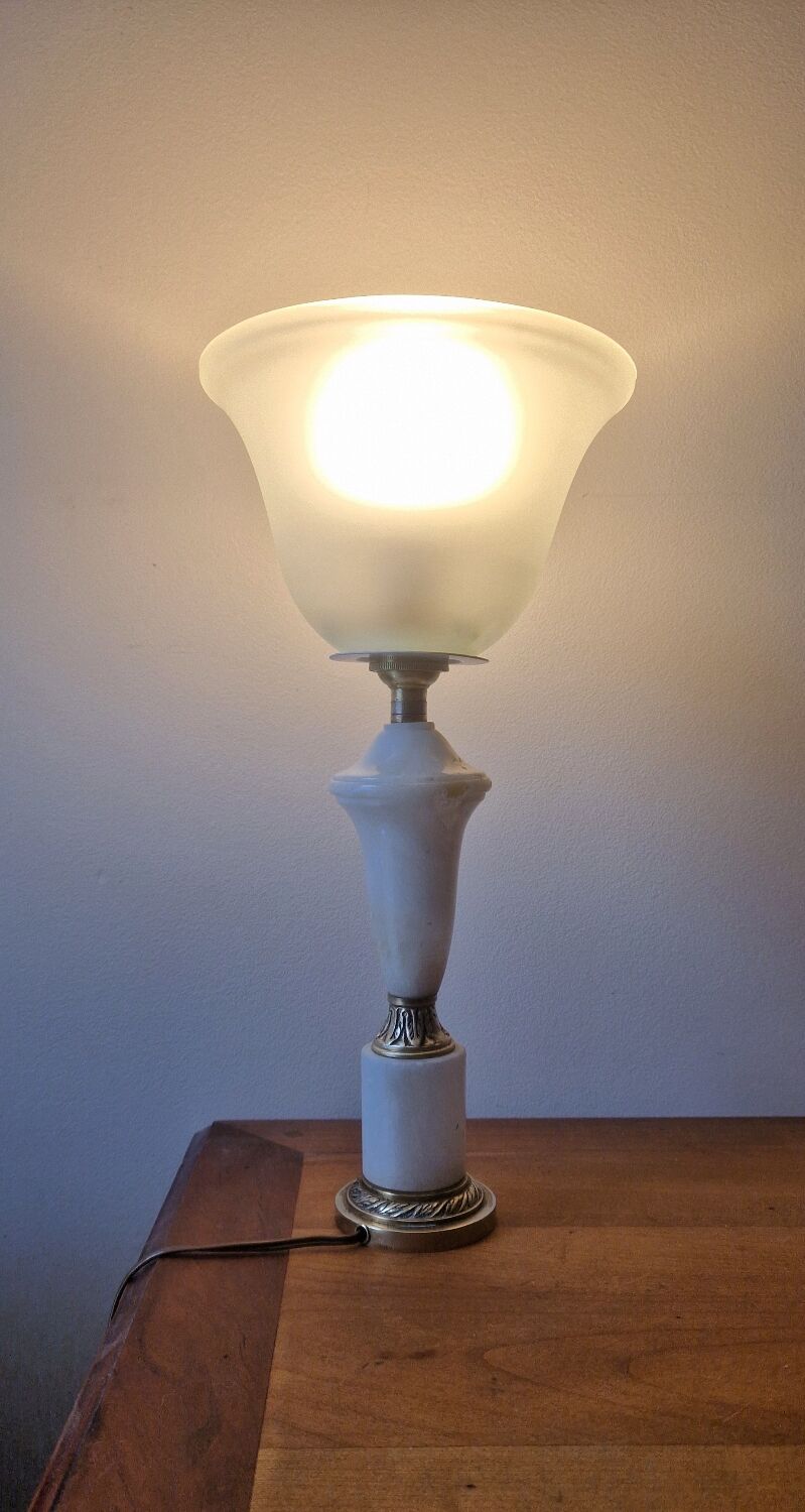 Neo-Empire style table lamp in alabaster and brass - V-shaped tulip shade