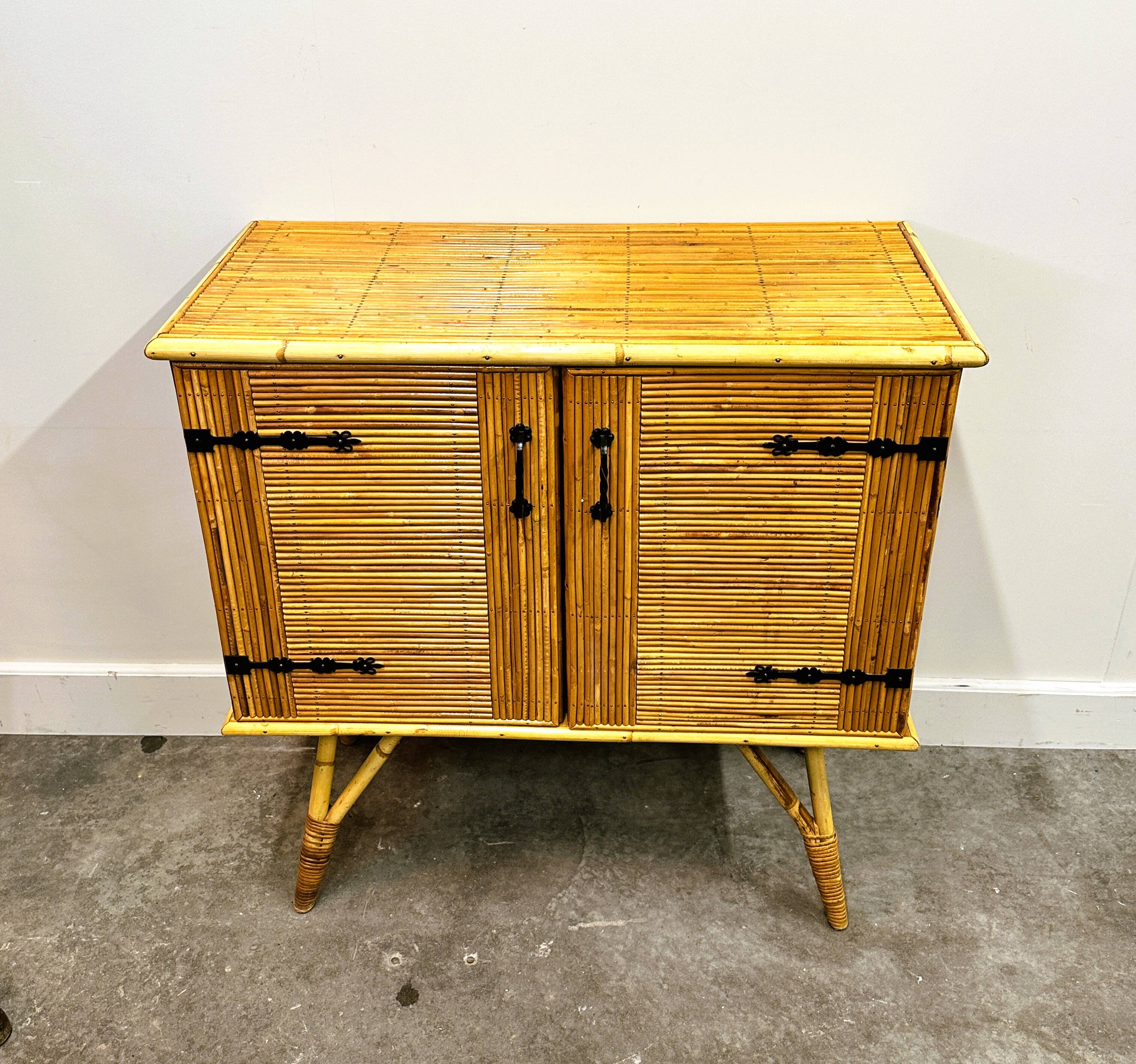 Buffet en bambou par Adrien Audoux et Frida Minet. France