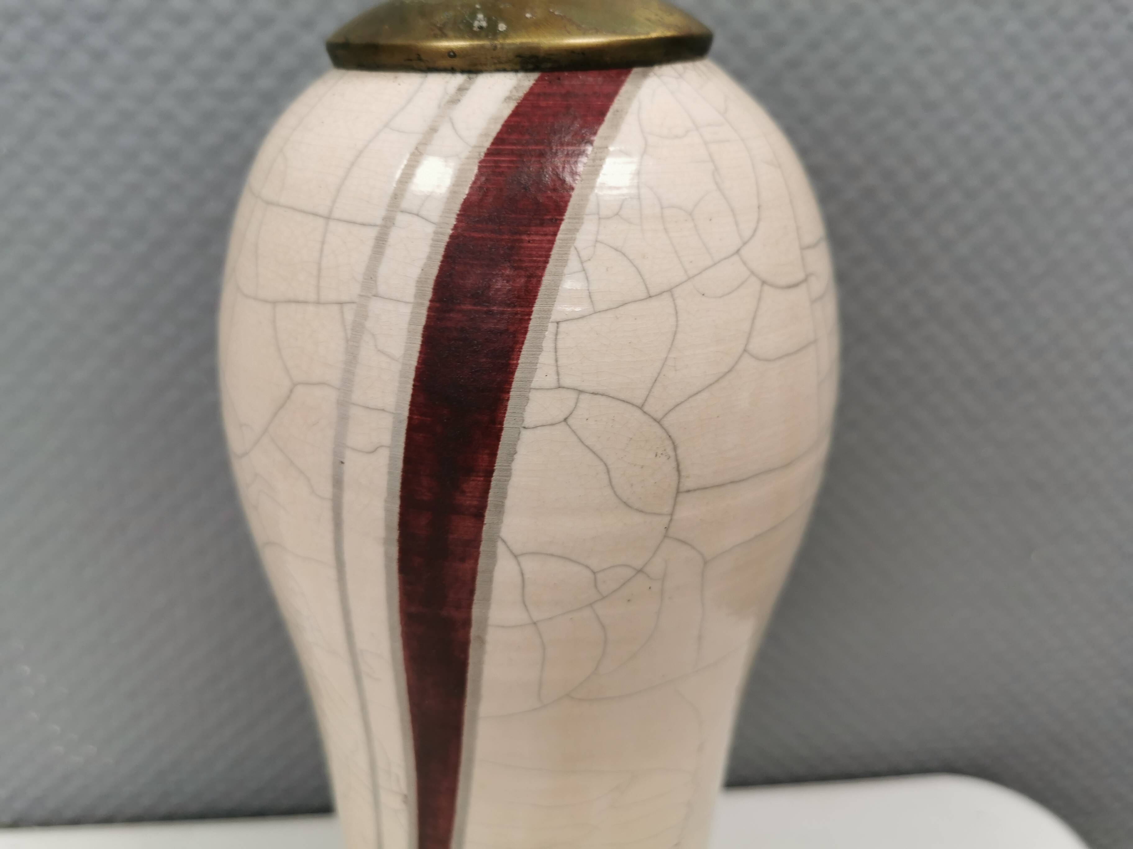 Table lamp in crackled ceramic with brass top, by Jenkin, 1970s.