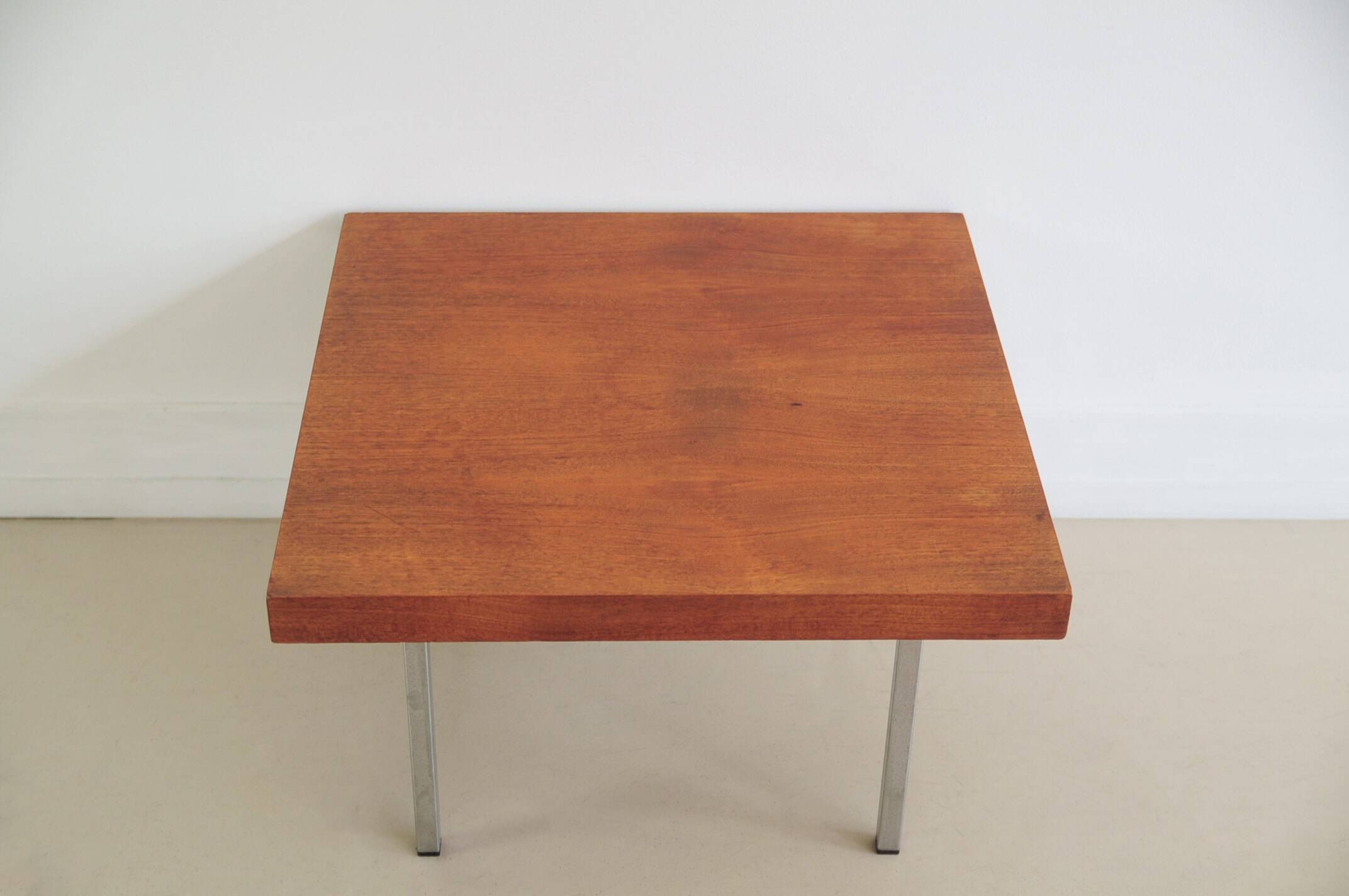 Square coffee table Artifort