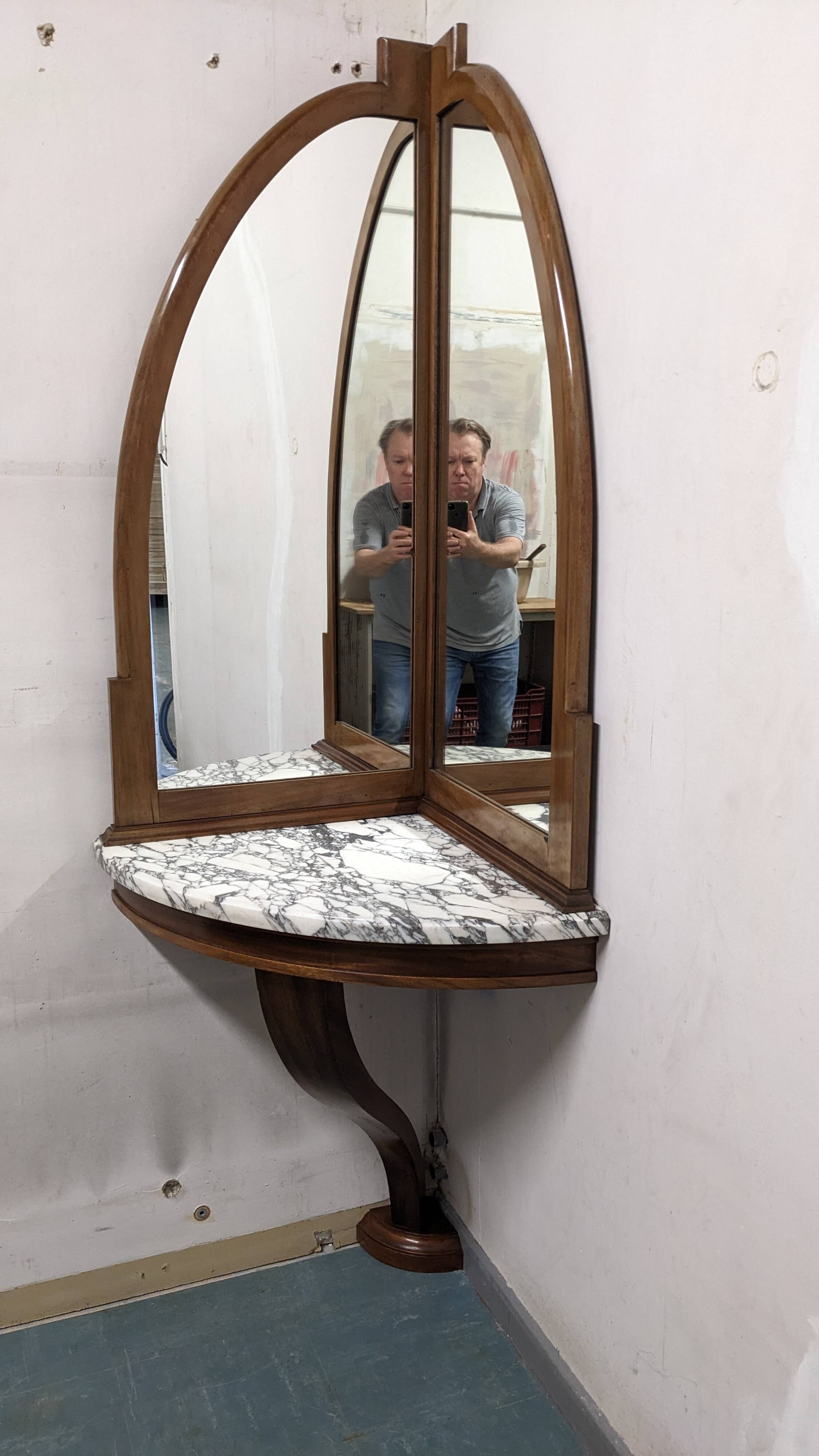 Console d'angle et son double miroir Art déco en noyer, France vers 1920