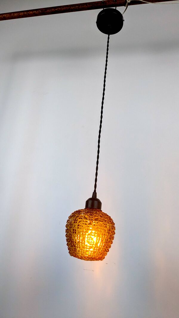 Suspension vintage en verre ciselé ocre